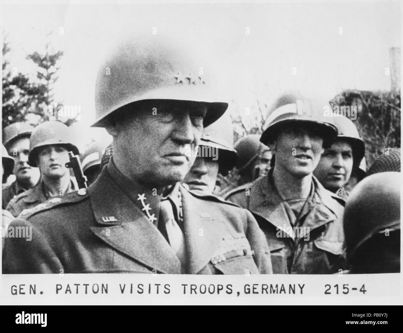 Stati Uniti General George Patton visitando le truppe, Germania, 1945 Foto Stock