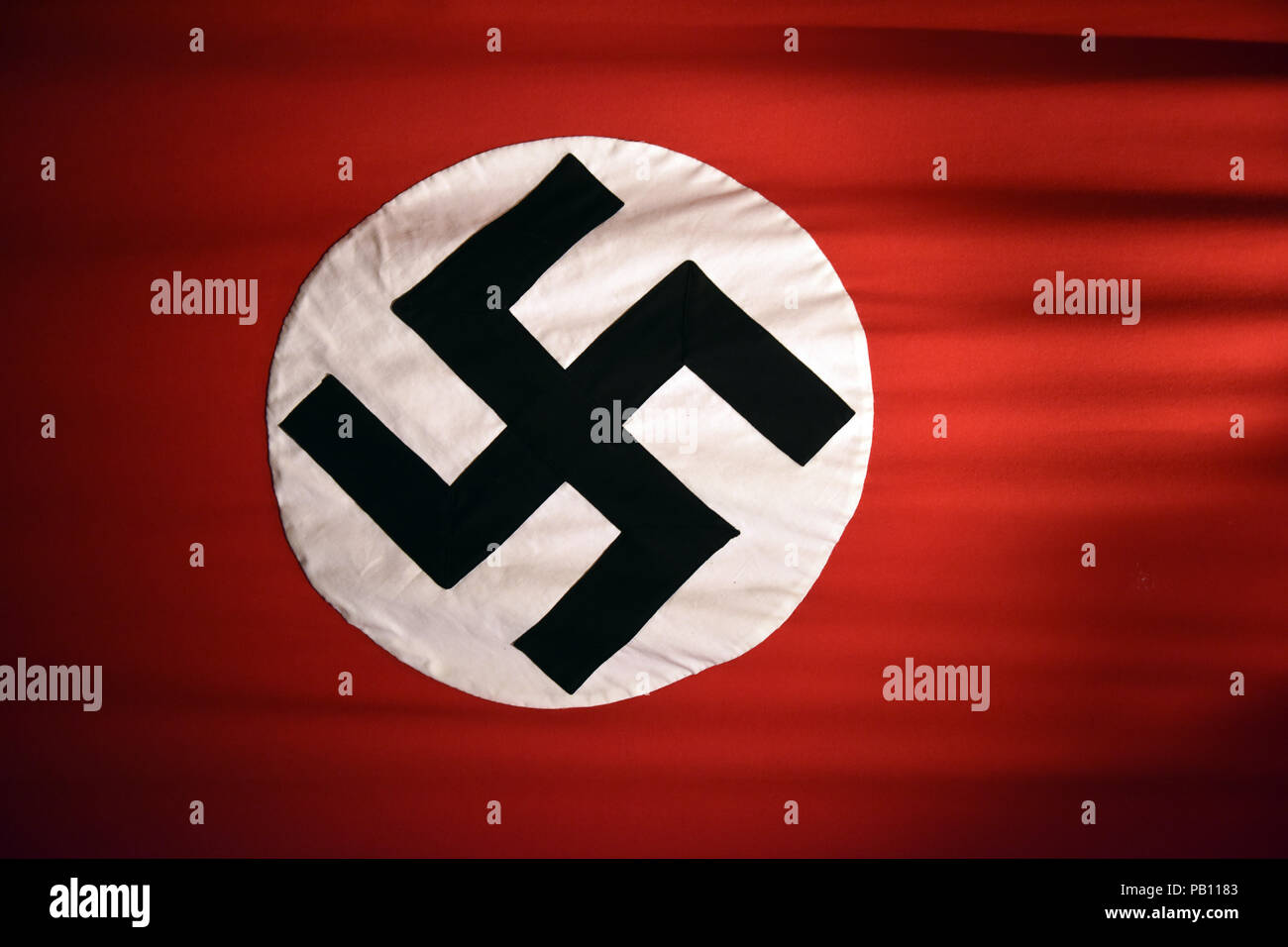 Il tedesco del Terzo Reich bandiera nazista con la svastica Foto Stock