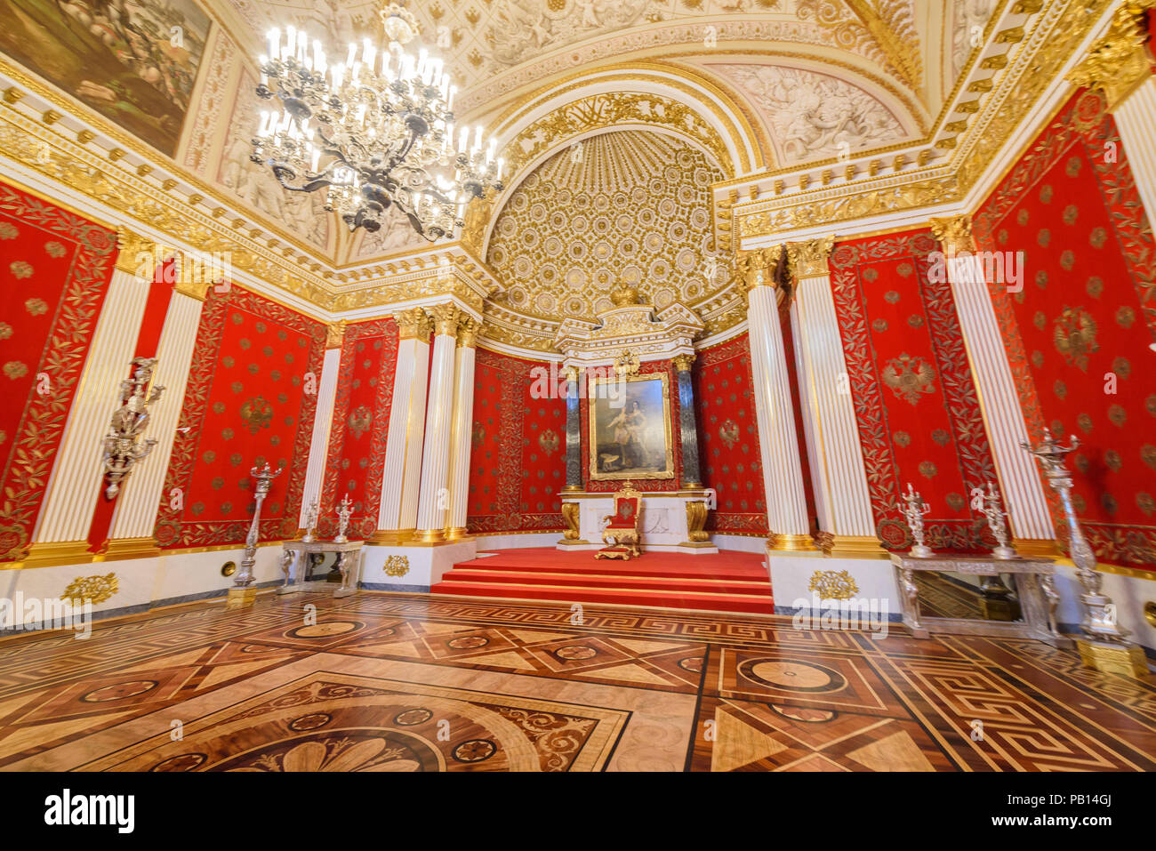 Sala del trono nel Museo Hermitage e Palazzo d'inverno, San Pietroburgo, Russia. Foto Stock