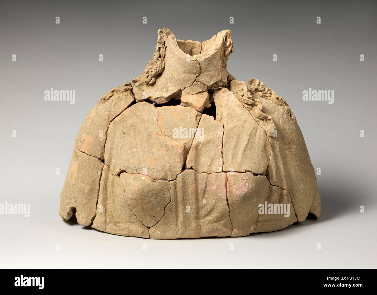 Busto di una dea. Cultura: greco, siciliano. Dimensioni: H. 12 15/16 in. (32.79 cm). Data: 4th-3rd secolo A.C. Museo: Metropolitan Museum of Art di New York, Stati Uniti d'America. Foto Stock