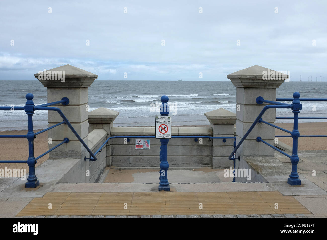 Digital Signage sul lungomare in inglese, Costa Nord Est, Regno Unito Foto Stock