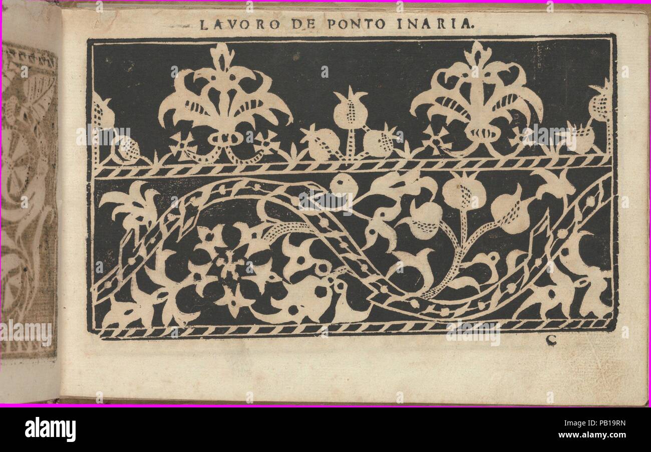 Studio delle virtuose Dame, pagina 9 (recto). Progettista: Isabella Catanea Parasole (Italiano, ca. 1565/70-ca. 1625). Dimensioni: complessivo: 5 1/2 x 8 1/16 in. (14 x 20,5 cm). Editore: Antonio Fachetti , Roma. Data: 1597. Progettato da Isabella Catanea parasole, Italiano, ca. 1575-ca. 1625, pubblicato da Antonio Fachetti, Roma. Dall'alto al basso e da sinistra a destra: Design composto da 2 registri orizzontali. Registro superiore è decorata con un vitigno ondulata di fiori e frutta (3 pezzi in un gruppo). Registro inferiore è decorata con un incurvamento della vigna di foglie, fiori e frutta. Museo: Metropolitan Museu Foto Stock