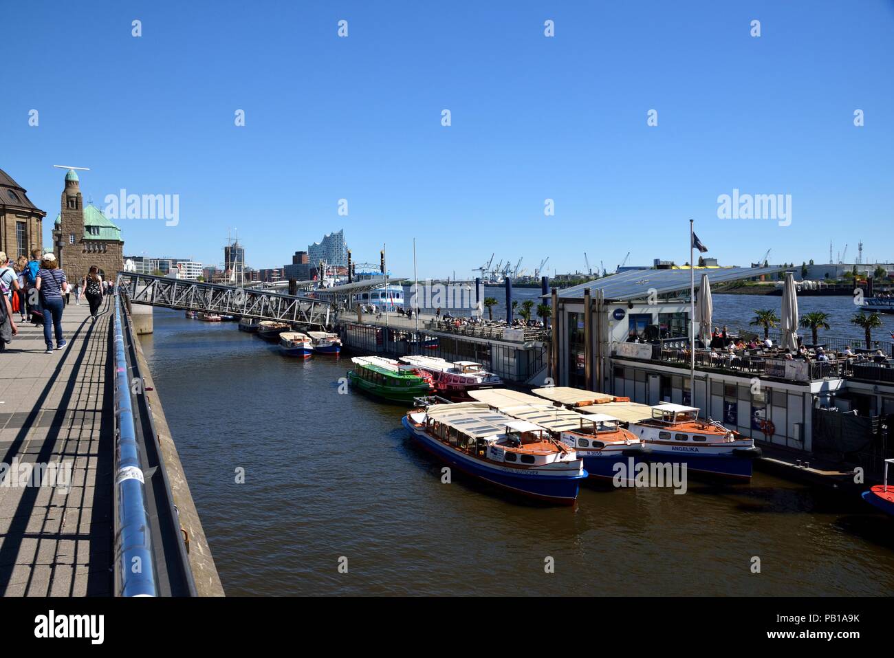 Landungsbruecken, dal porto di Amburgo, Amburgo, Germania Foto Stock
