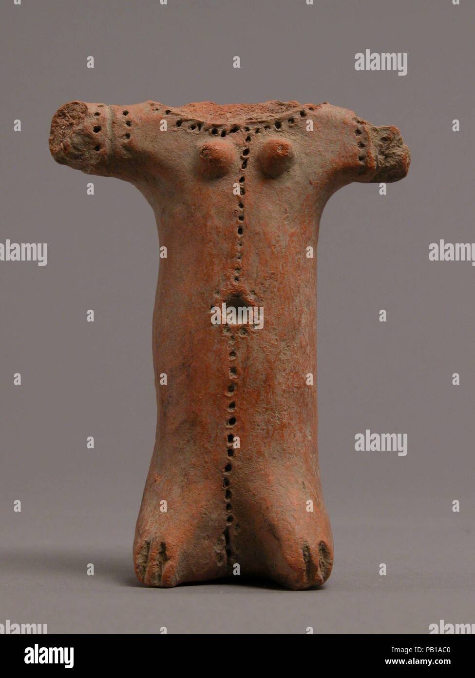 Frammento di una figura. Cultura: copto. Dimensioni: complessivo: 9 5/8 x 7 3/16 x 3 13/16 in. (24,4 x 18,3 x 9,7 cm). Data: 4-VII secolo. Museo: Metropolitan Museum of Art di New York, Stati Uniti d'America. Foto Stock Frammento di una figura. Cultura: copto. Dimensioni: complessivo: 9 5/8 x 7 3/16 x 3 13/16 in. (24,4 x 18,3 x 9,7 cm). Data: 4-VII secolo. Museo: Metropolitan Museum of Art di New York, Stati Uniti d'America. Foto Stock