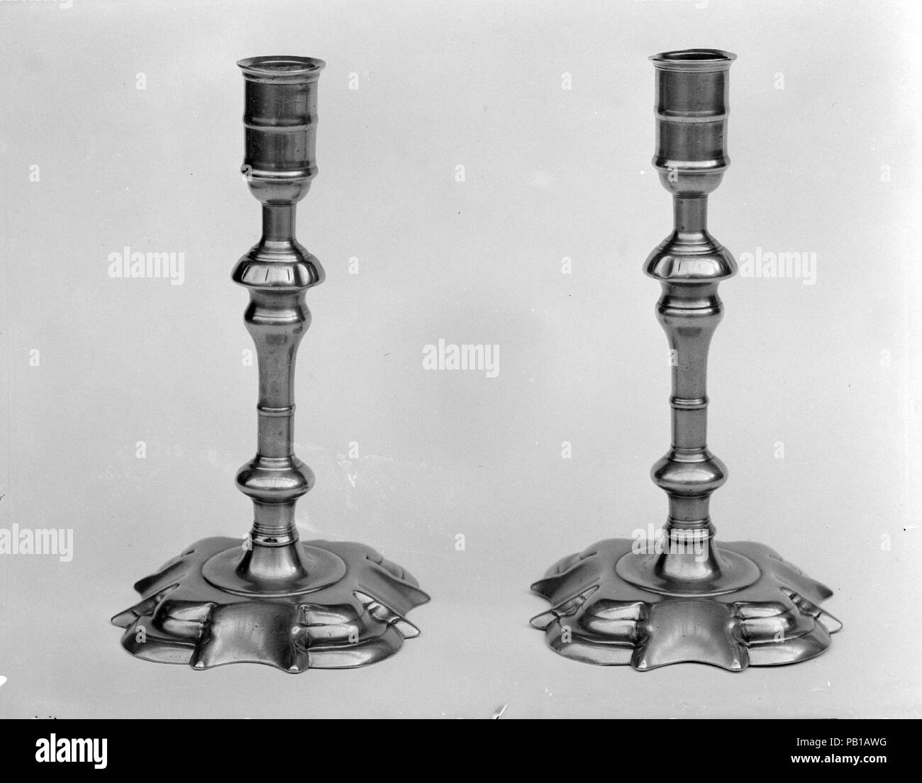 Candelabro. Dimensioni: H. 7 3/4 in. (19,7 cm). Data: 1750-70. Museo: Metropolitan Museum of Art di New York, Stati Uniti d'America. Foto Stock