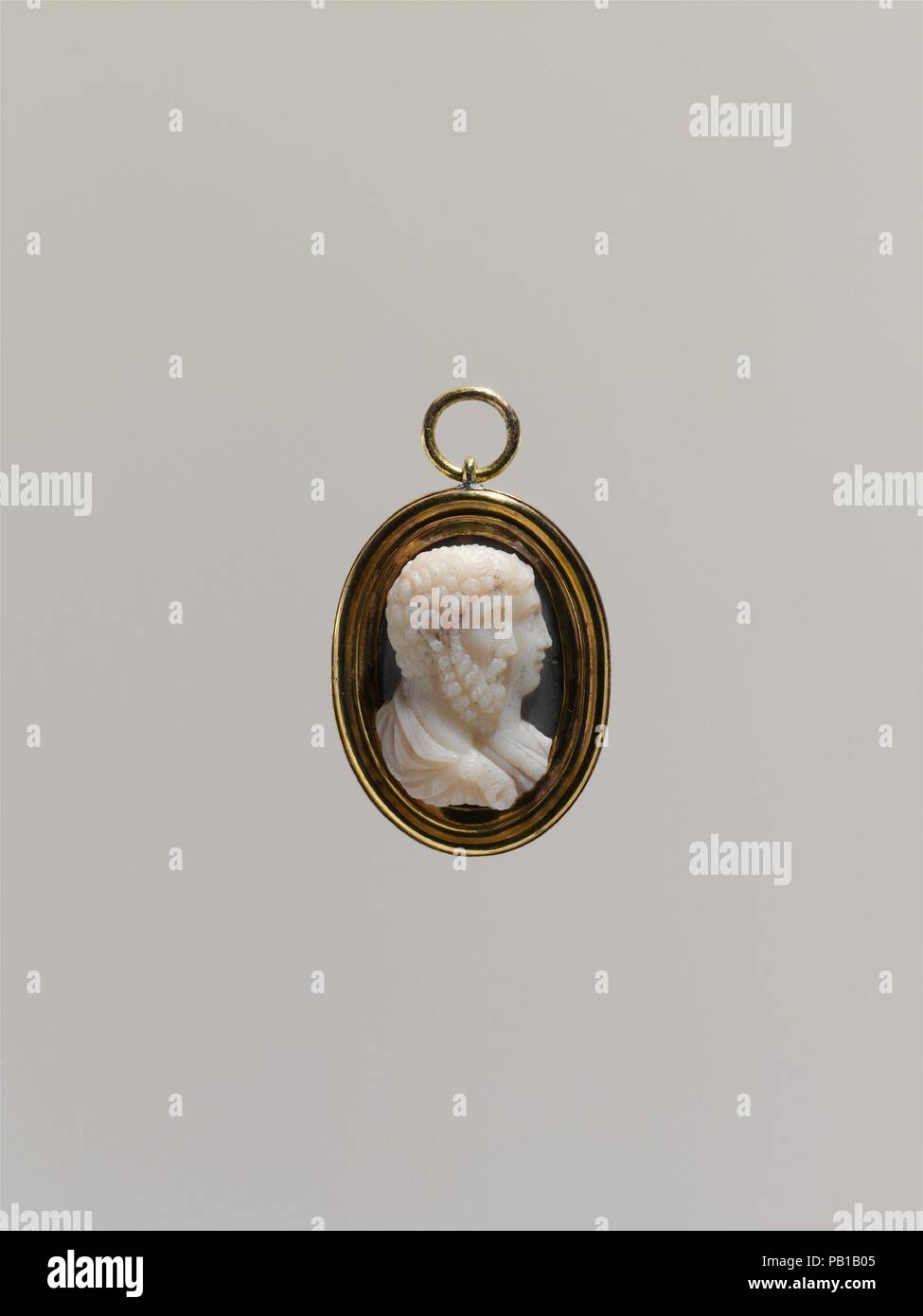 Jugate capi di Marco Aurelio (Marco Aurelio Antonino, 121-180) e Faustina (Anna Galeria Faustina, d. 175 o 176). Cultura: Italiano. Dimensioni: complessivo: 7/8a. (2.2Cm); 22,3 x 15,3 mm. Data: probabilmente del XVII secolo. Argomenti di storia romana preoccupato dei collettori di epoca barocca. Il twinning assomiglia di queste famose coppie, montato come ciondoli, erano in Arundel raccolta nel XVII secolo e la collezione di Marlborough nel settecento. Come è spesso il caso con il ritratto di cameo, le pietre sono state manipolate in modo tale che le loro gradazioni più calde inoltre un suggerimento di Foto Stock