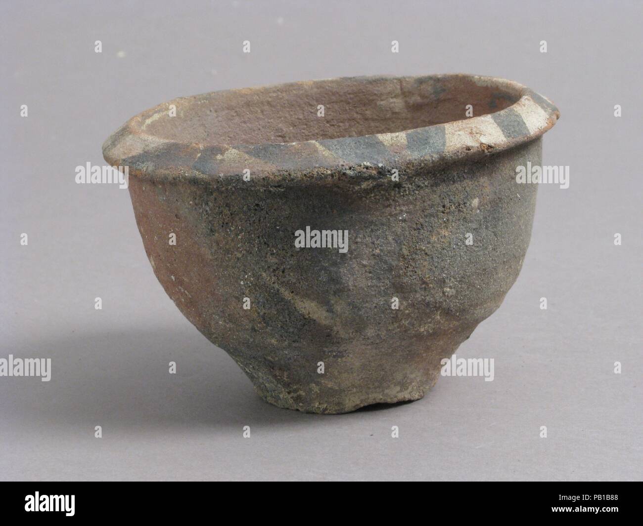 Ciotola. Cultura: copto. Dimensioni: complessivo: 2 9/16 x 3 7/8 in. (6,5 x 9,9 cm). Data: 4-VII secolo. Museo: Metropolitan Museum of Art di New York, Stati Uniti d'America. Foto Stock