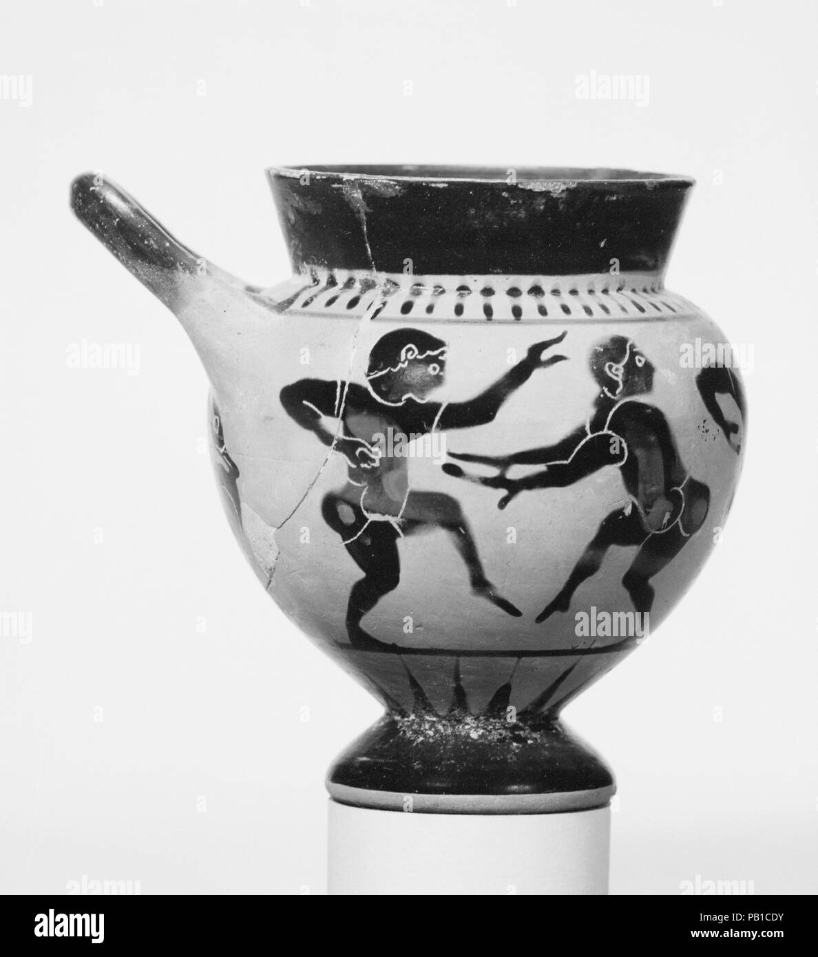 Uno di terracotta-gestite bicchiere. Cultura: greco, Chalcidian. Dimensioni: H. 3 13/16 in. (9,7 cm) di diametro 3 1/4 in. (8.2 cm). Data: terzo trimestre del VI secolo A.C. Cinque giovani danzanti. Museo: Metropolitan Museum of Art di New York, Stati Uniti d'America. Foto Stock