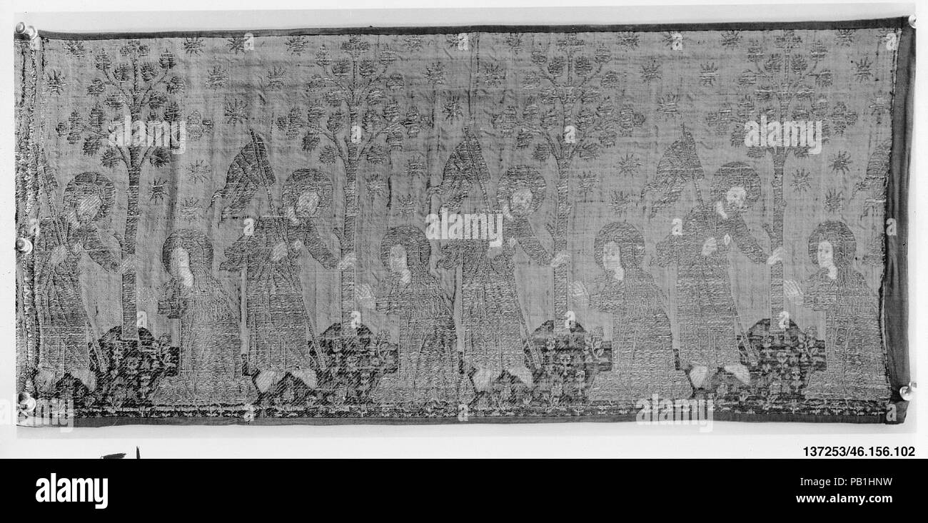 Noli Me Tangere. La cultura italiana, Firenze o Siena. Dimensioni: L. 75 1/2 x W. 10 1/4 pollici (191.8 x 26,0 cm). Data: all inizio del XV secolo. Il settore tessile rappresenta Cristo immediatamente dopo la Risurrezione nel momento in cui egli è riconosciuto da Maria Maddalena. Questo design di ripetizione può essere stata utilizzata come una cornice decorativa o capi di vestiario per una dalmatica. Una metà di una dalmatica fatta interamente di questo tessuto è nella collezione del Musée des Tissus di Lione, in Francia. Museo: Metropolitan Museum of Art di New York, Stati Uniti d'America. Foto Stock