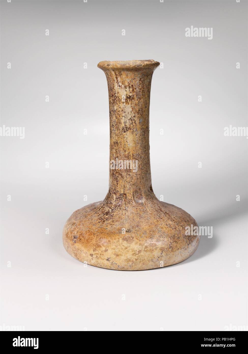Bottiglia. Cultura: Sasaniane. Dimensioni: 3,25 in. (8.26 cm). Data: ca. 3a-7secolo D.C.. Museo: Metropolitan Museum of Art di New York, Stati Uniti d'America. Foto Stock