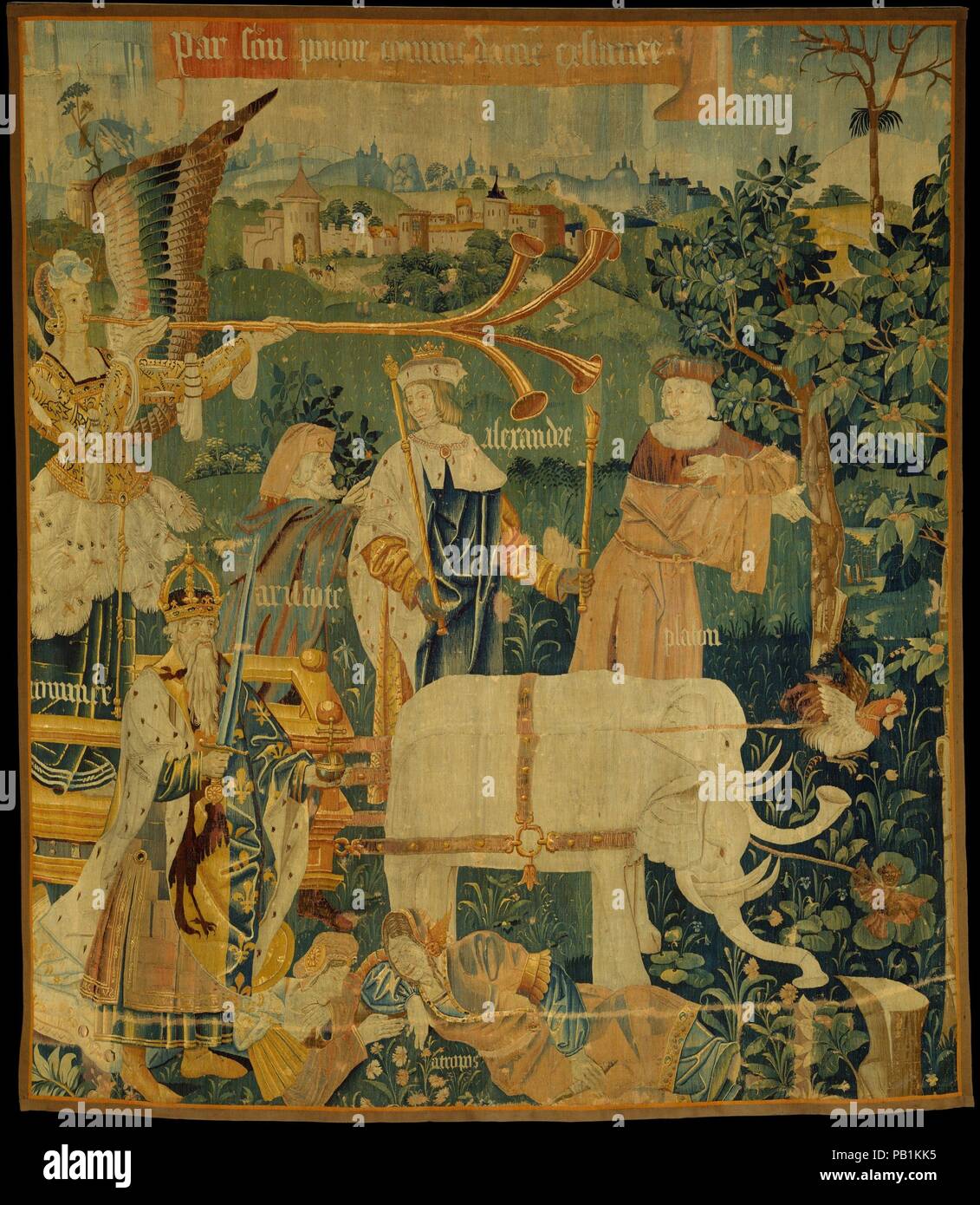Il Trionfo della Fama oltre la morte. Cultura: Netherlandish Sud. Dimensioni: complessivo: 144 x 128. (365.8 x 325.1 cm.). Data: ca. 1500-1530. Un team di elefanti bianchi tira un carro in cui la figura alata di fama corse. Vestito di brocade e piume di struzzo, lei suona la tromba, annunciando la comparsa di quattro uomini famosi: due filosofi, Platone e Aristotele, e due righelli, Alessandro il Grande, sul lato lontano e Carlo Magno. Alexander porta il golden scettro sormontato da un lato e altri emblemi del re di Francia; Carlo Magno indossa la corona del Sacro Romano Imperatore ma anche Foto Stock