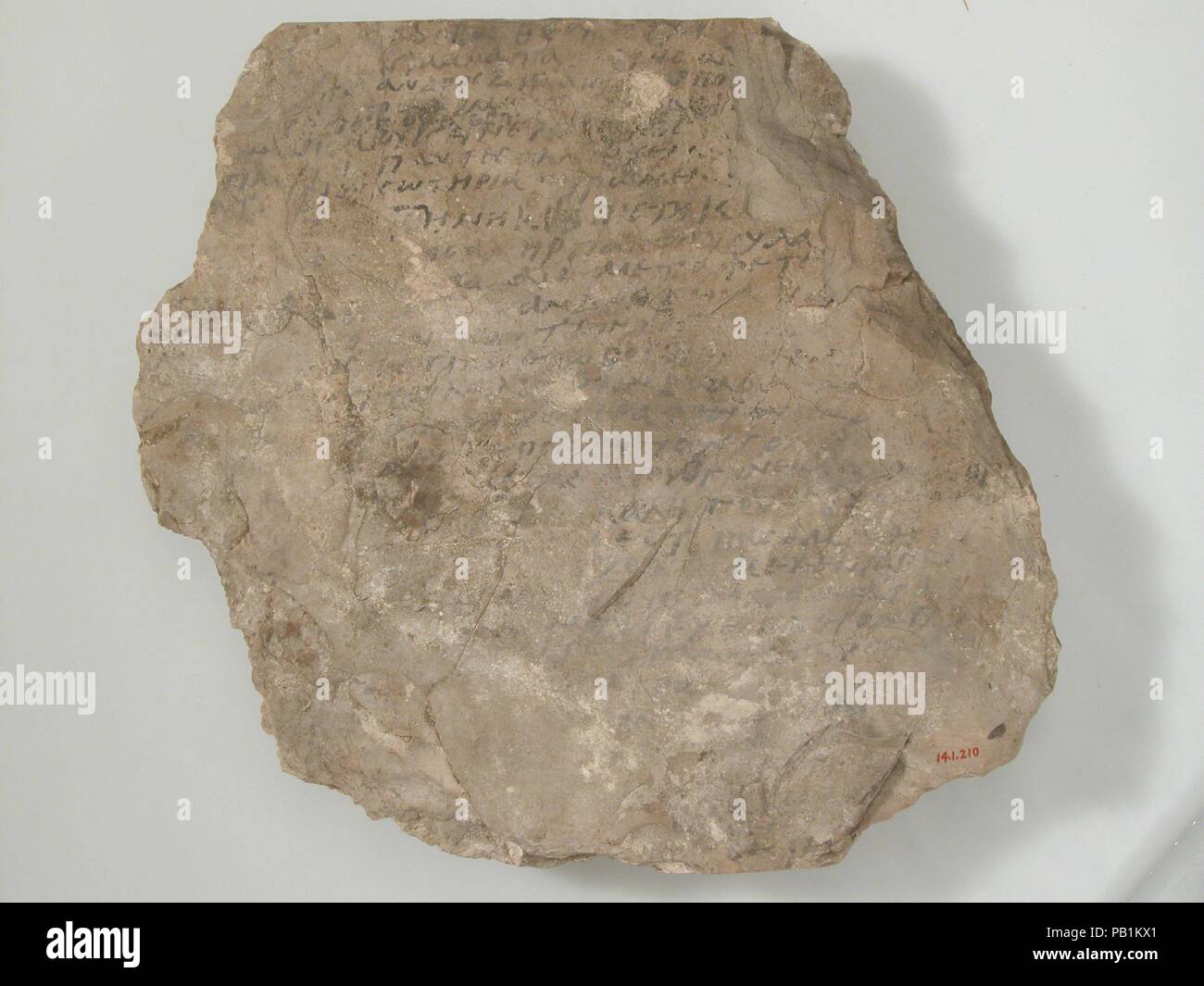 Ostrakon con Menander "entences'. Cultura: copto. Dimensioni: 8 7/8 x 9 in. (22,5 x 22,8 cm). Data: 580-640. Museo: Metropolitan Museum of Art di New York, Stati Uniti d'America. Foto Stock