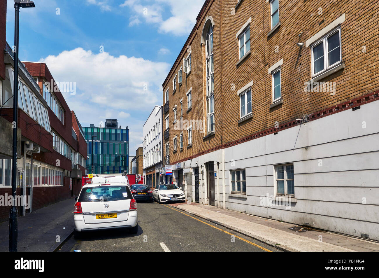 Aceri, Whitechapel, East London UK, guardando verso Whitechapel Road Foto Stock