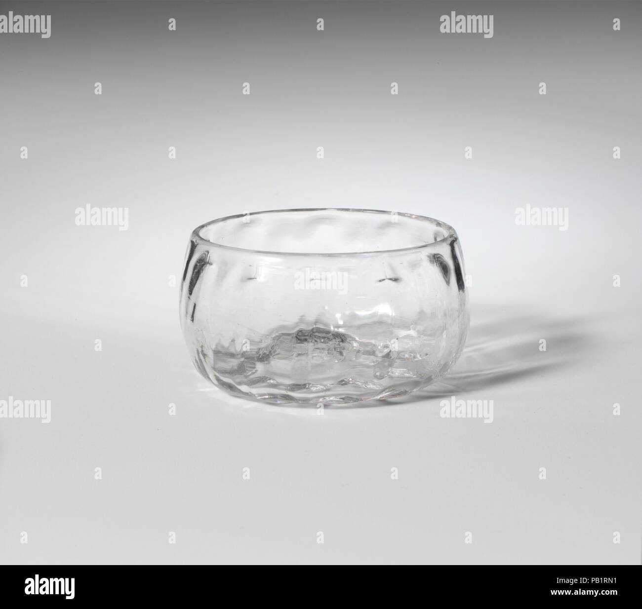 Saltcellar. Cultura: American. Dimensioni: H. 1 1/2 in. (3,8 cm); Diam. 2 1/2 in. (6.4 cm). Data: 1780-1825. Museo: Metropolitan Museum of Art di New York, Stati Uniti d'America. Foto Stock