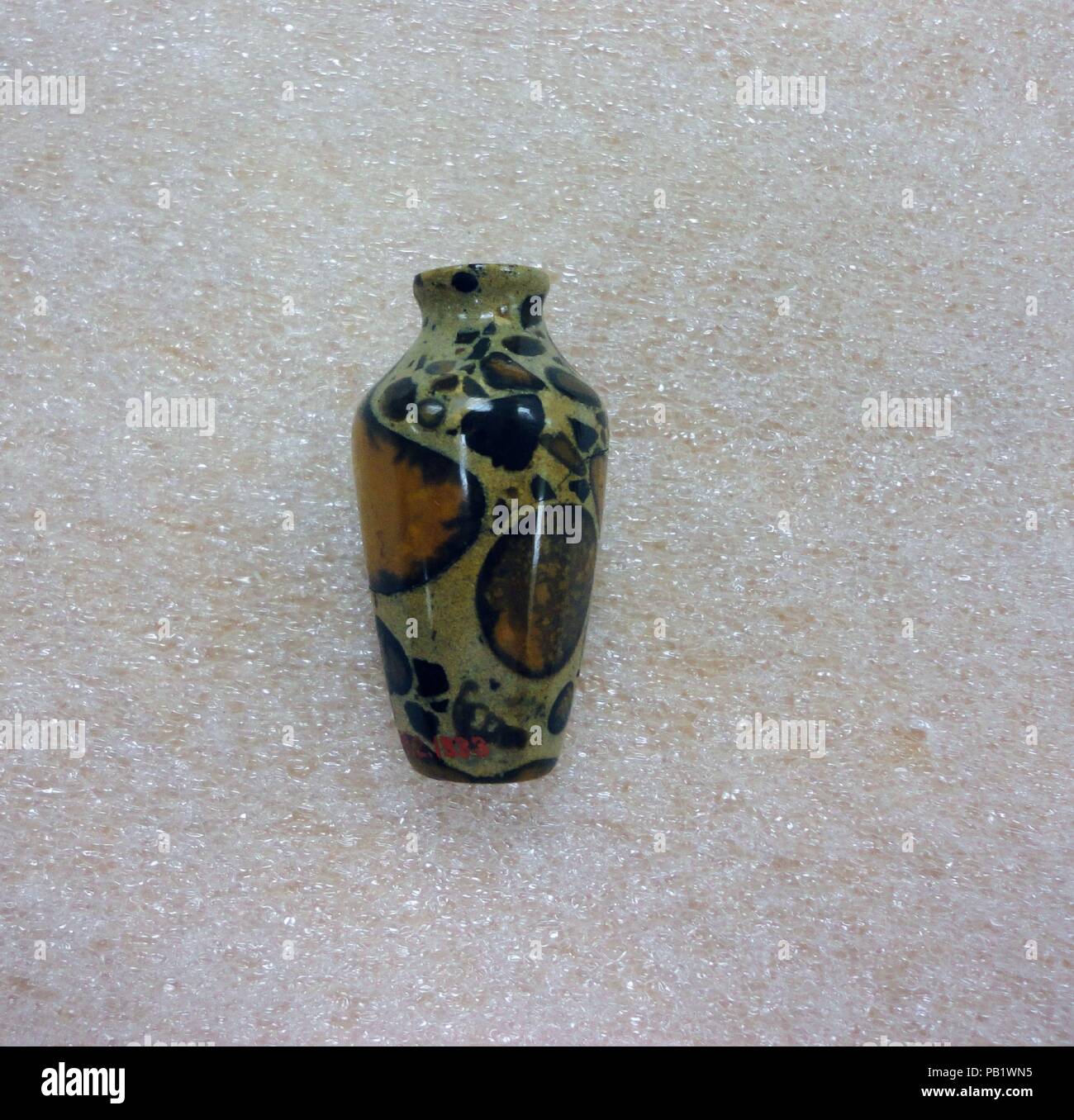Il tabacco da fiuto bottiglia. Cultura: la Cina. Dimensioni: H. 1 5/8 in. (4.1 cm). Data: XVIII secolo. Museo: Metropolitan Museum of Art di New York, Stati Uniti d'America. Foto Stock