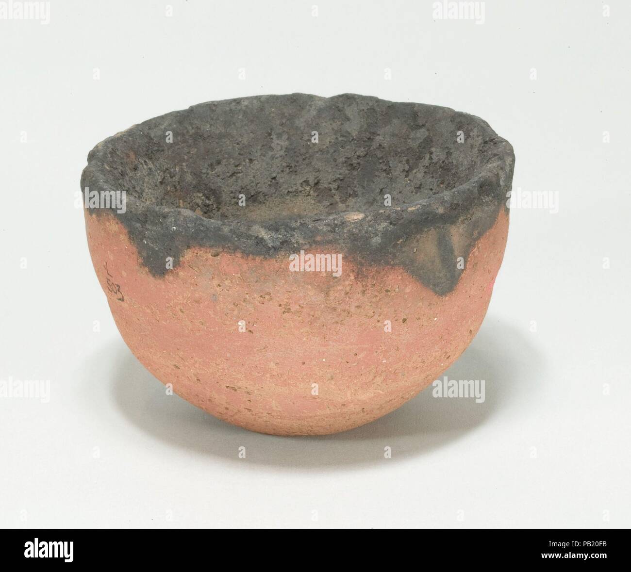 Lampada. Dimensioni: h. 5.8 cm (2 5/16"); diam. 9.5 cm (3 3/4 in). Dynasty: Dynasty 12 Metà-13. Data: ca. 1950-1550 A.C. Museo: Metropolitan Museum of Art di New York, Stati Uniti d'America. Foto Stock