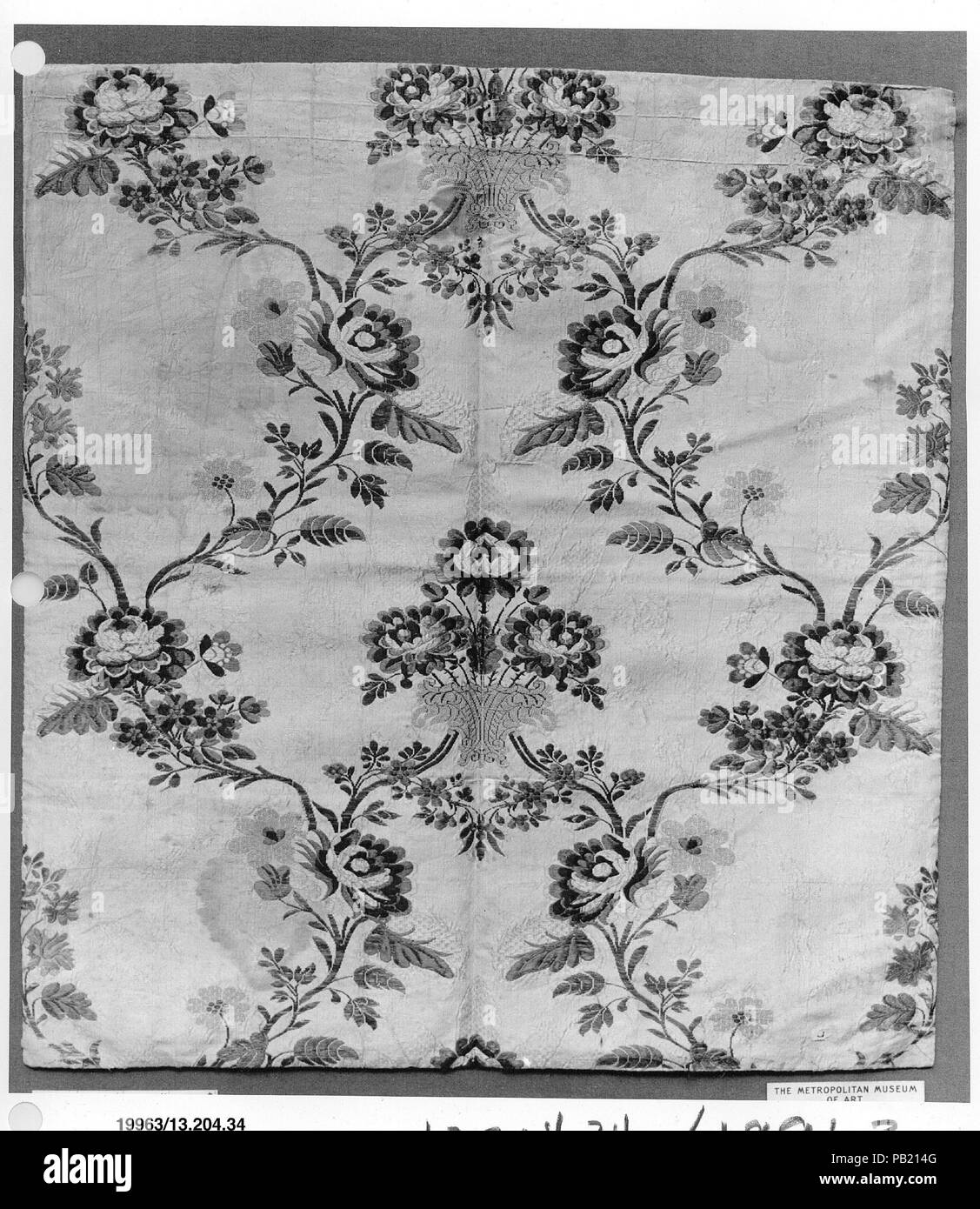 Pezzo. Cultura: francese. Dimensioni: 22 x 20 pollici (55,9 x 50,8 cm). Data: 1760-70. Museo: Metropolitan Museum of Art di New York, Stati Uniti d'America. Foto Stock