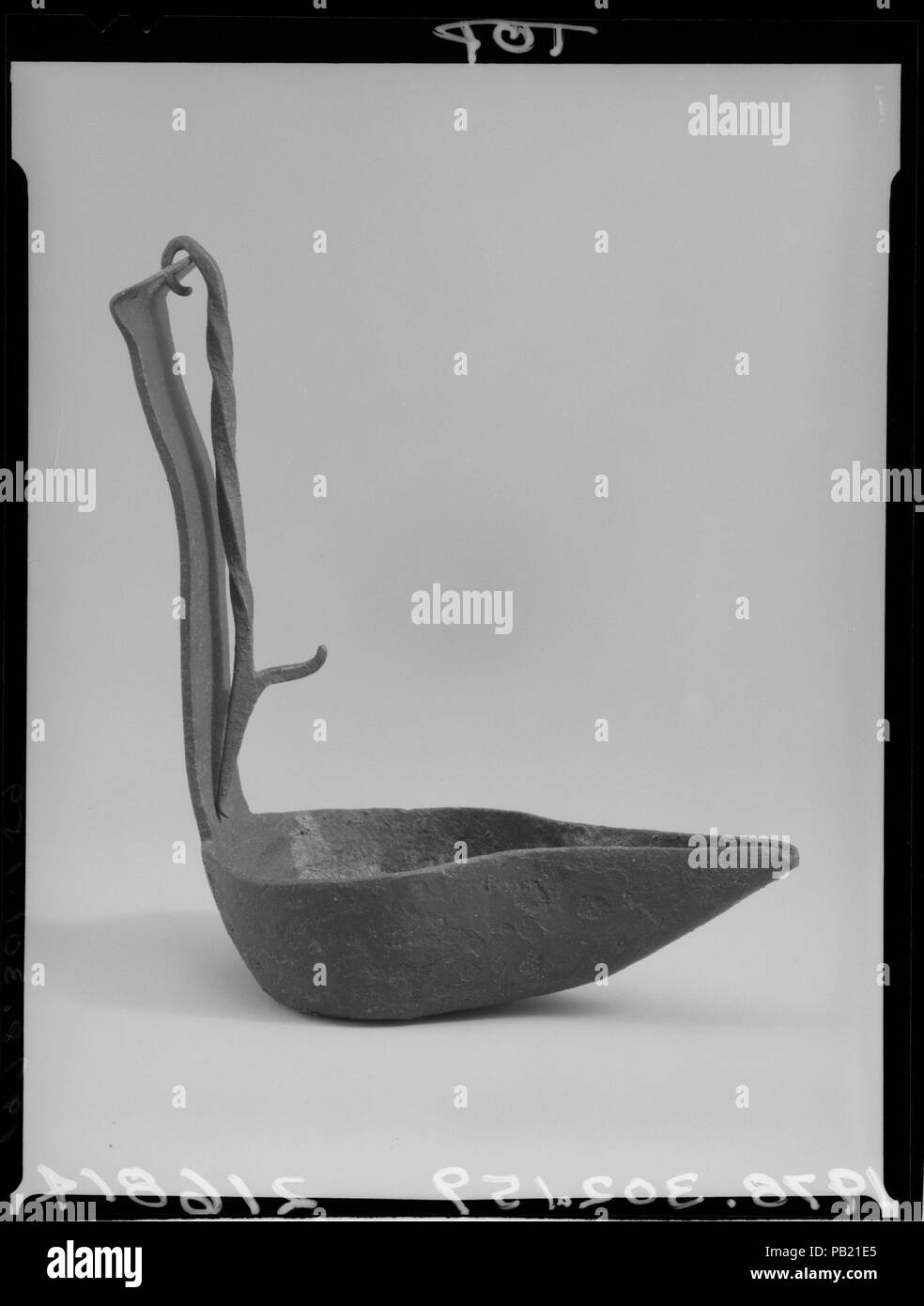 Betty lampada. Dimensioni: H. 6. (15,2 cm). Data: 1700-1800. Museo: Metropolitan Museum of Art di New York, Stati Uniti d'America. Foto Stock