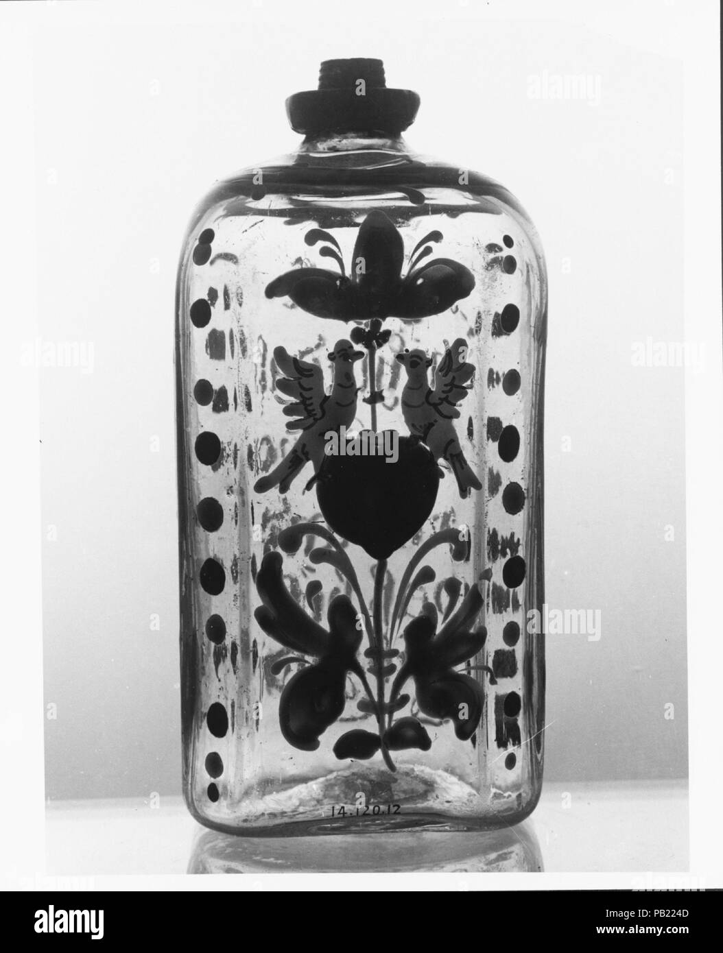 Bottiglia. Dimensioni: H. 5 5/8 in. (14,3 cm). Data: 1700-1800. Museo: Metropolitan Museum of Art di New York, Stati Uniti d'America. Foto Stock