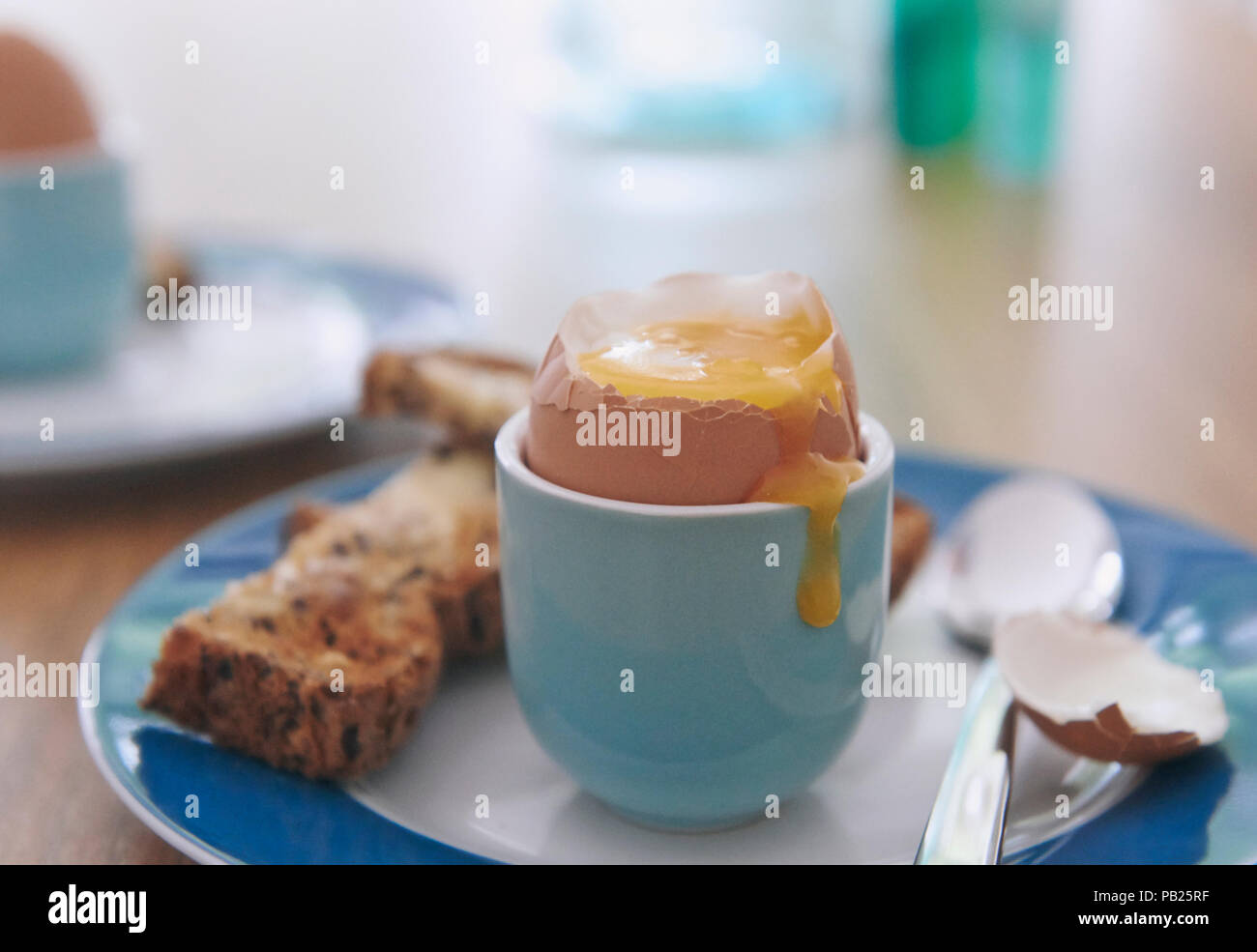 Uova sode con toast Foto Stock