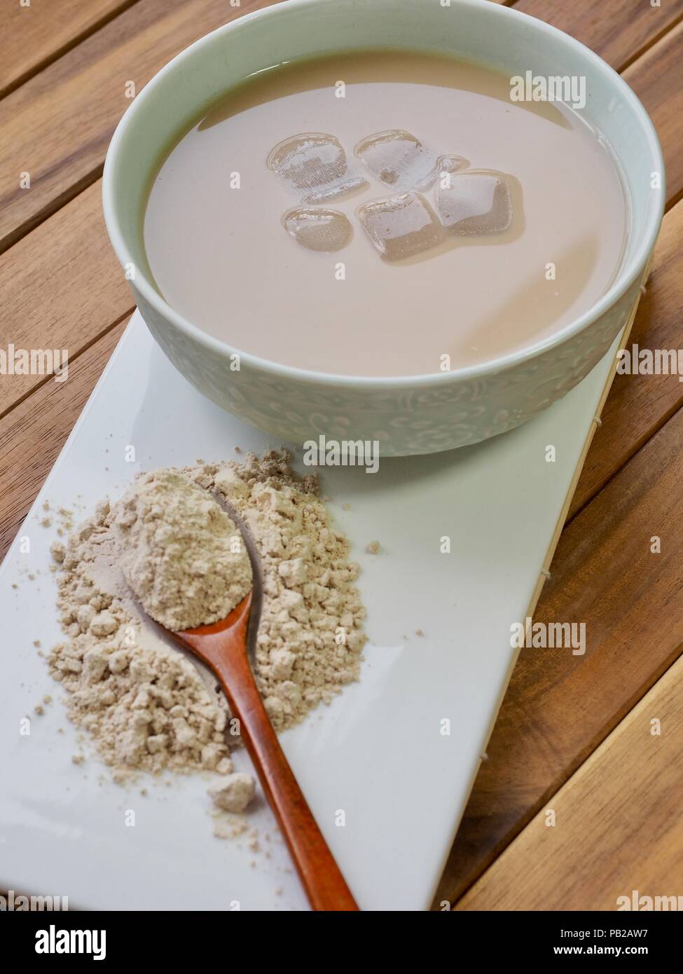 Il coreano tradizionale bevanda polvere di grani misti Foto Stock