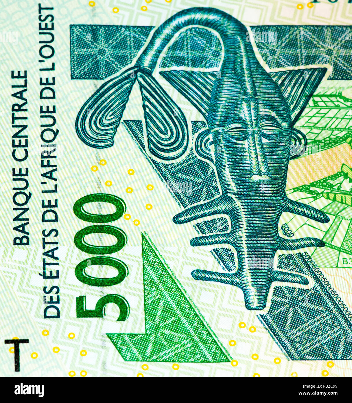 5000 Franco CFA bank nota. Franco CFA è utilizzato in 14 paesi africani. Foto Stock