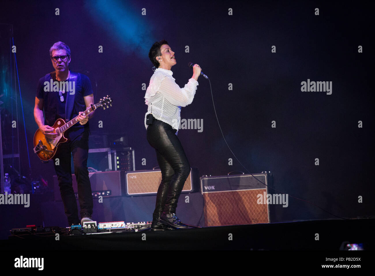 Milano, 25 luglio. Alanis Morissette si esibisce dal vivo a Milano @ Ippodromo del galoppo. Milano Summer Festival © Davide merli / Alamy Foto Stock