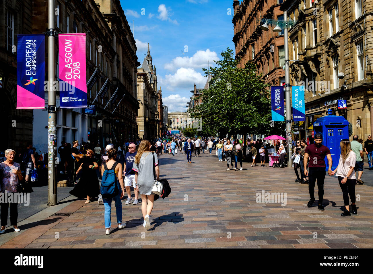 Buchanan Street, Glasgow, Scozia guardando verso il Glasgow Concert Hall Foto Stock