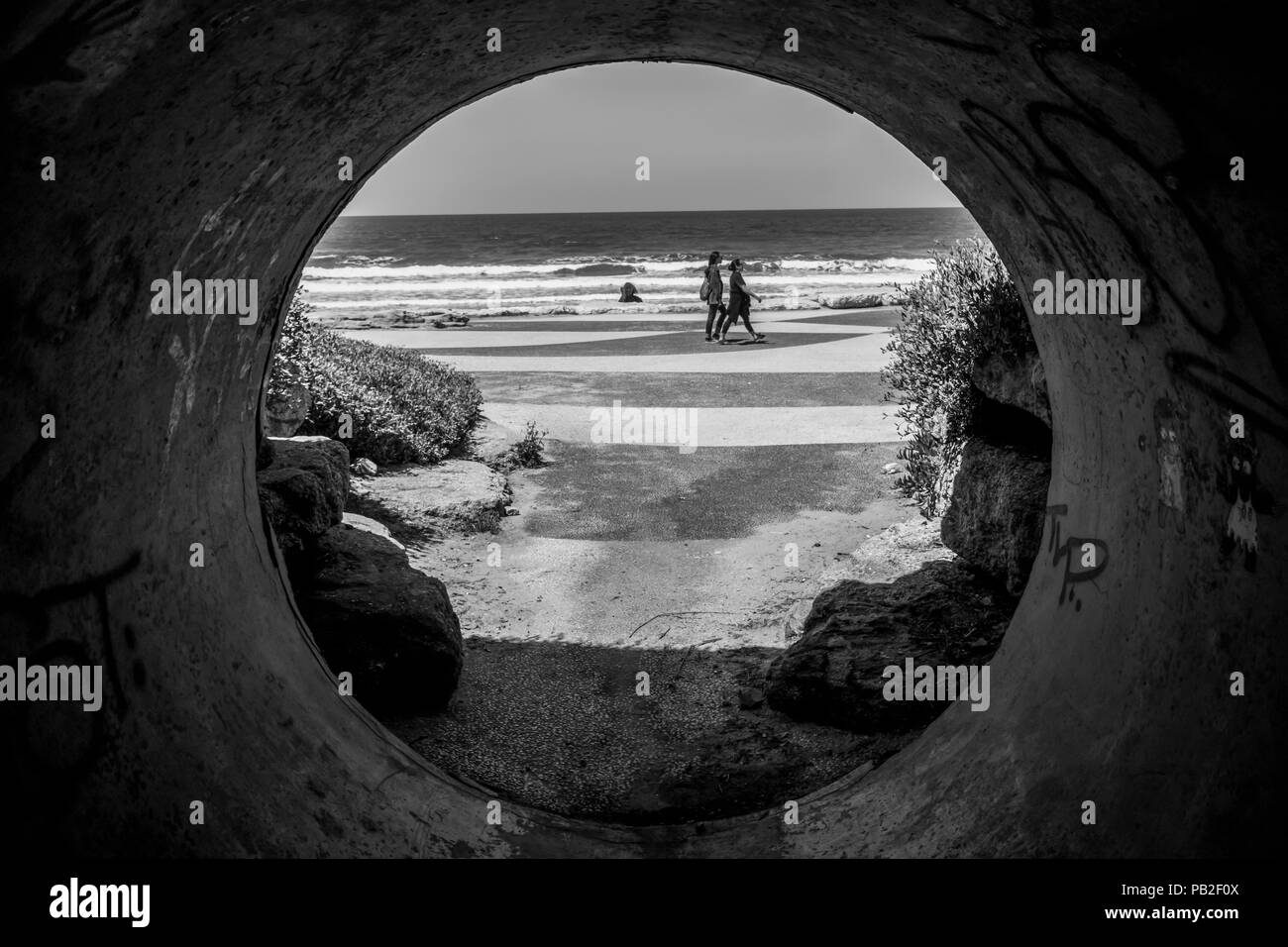 Tel Aviv, Israele - antica porta di Giaffa è il limite meridionale del Tel Aviv promenade, tra i gatti, aironi e barche Foto Stock