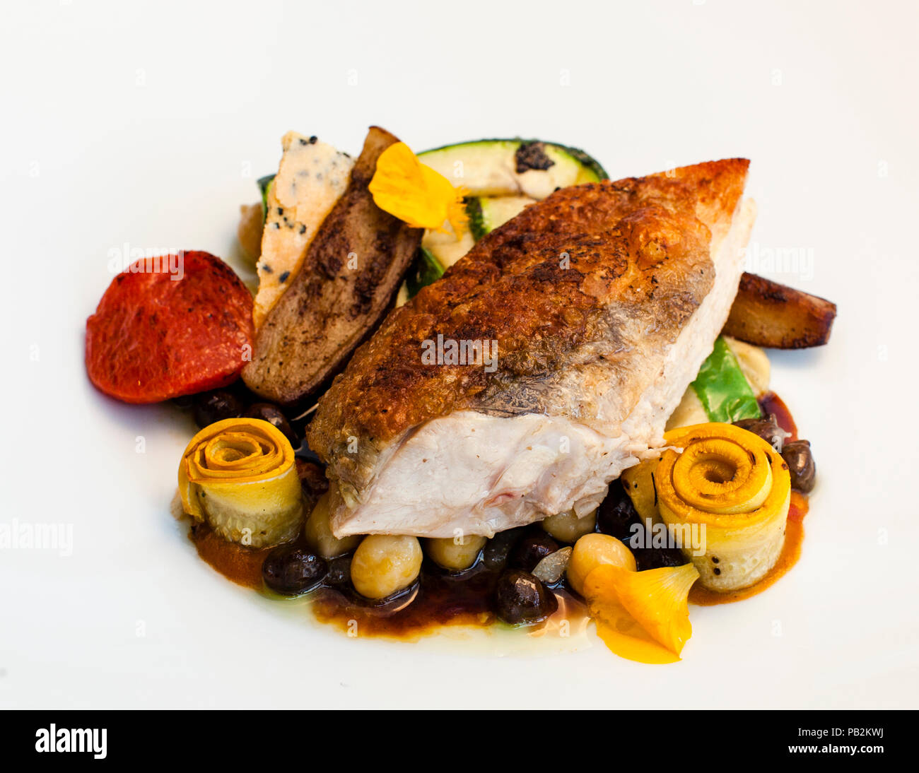 Cena piatto all'Hotel Lenkerhof: Faraona francese, hummus, gelso Foto Stock