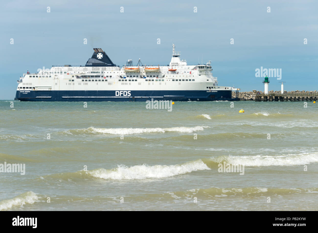 Calais, Francia - 19 Giugno 2018: un DFDS Cross Channel ferry è di arrivare a Calais Foto Stock