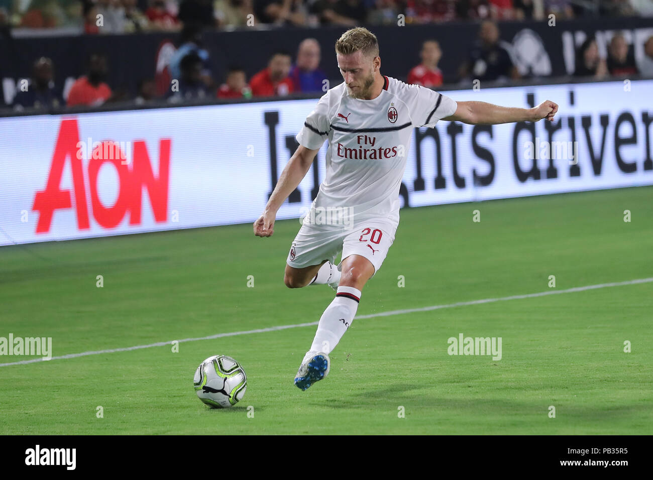 Luglio 25, 2018: Milano defender Ignazio Abate (20) ottiene pronto a far fuoco un incrocio passano nel gioco tra il Milan e il Manchester United, International Champions Cup, Centro StubHub, Carson, CA. Stati Uniti d'America. Fotografo: Pietro Joneleit Foto Stock