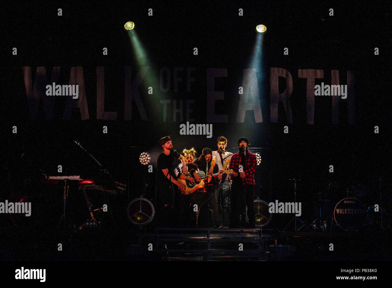 Edmonton, Alberta, Canada. 22 Luglio, 2018. La pop band a piedi fuori la terra vista esibirsi sul palco durante il K-giorni in Edmonton.K-giorni è lunga esposizione annuale che dura 10 giorni di credito: Ron Palmer/SOPA Immagini/ZUMA filo/Alamy Live News Foto Stock