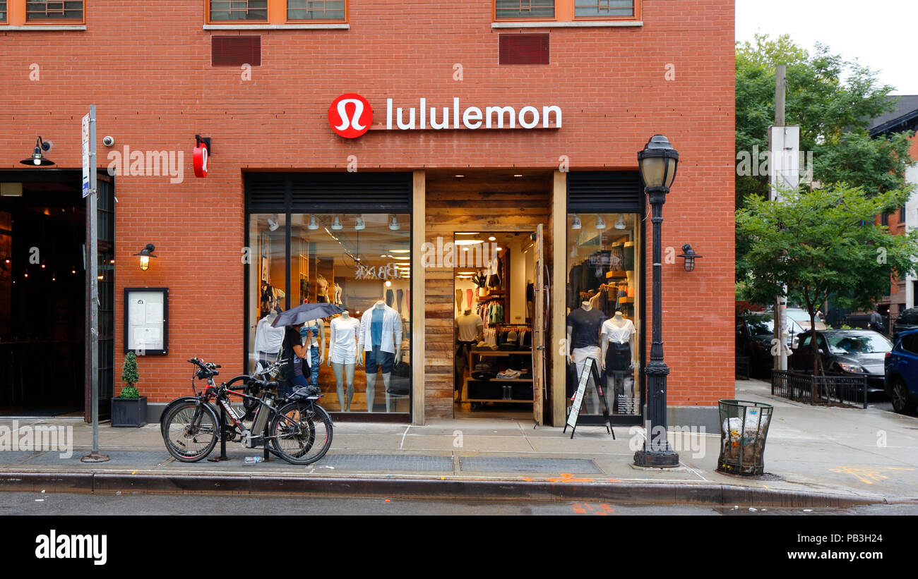 Ciottoli Lulelemon Hill, 166 Smith St, Brooklyn, New York. esterno alla vetrina di un fitness negozio di abbigliamento in ciottoli hill. Foto Stock