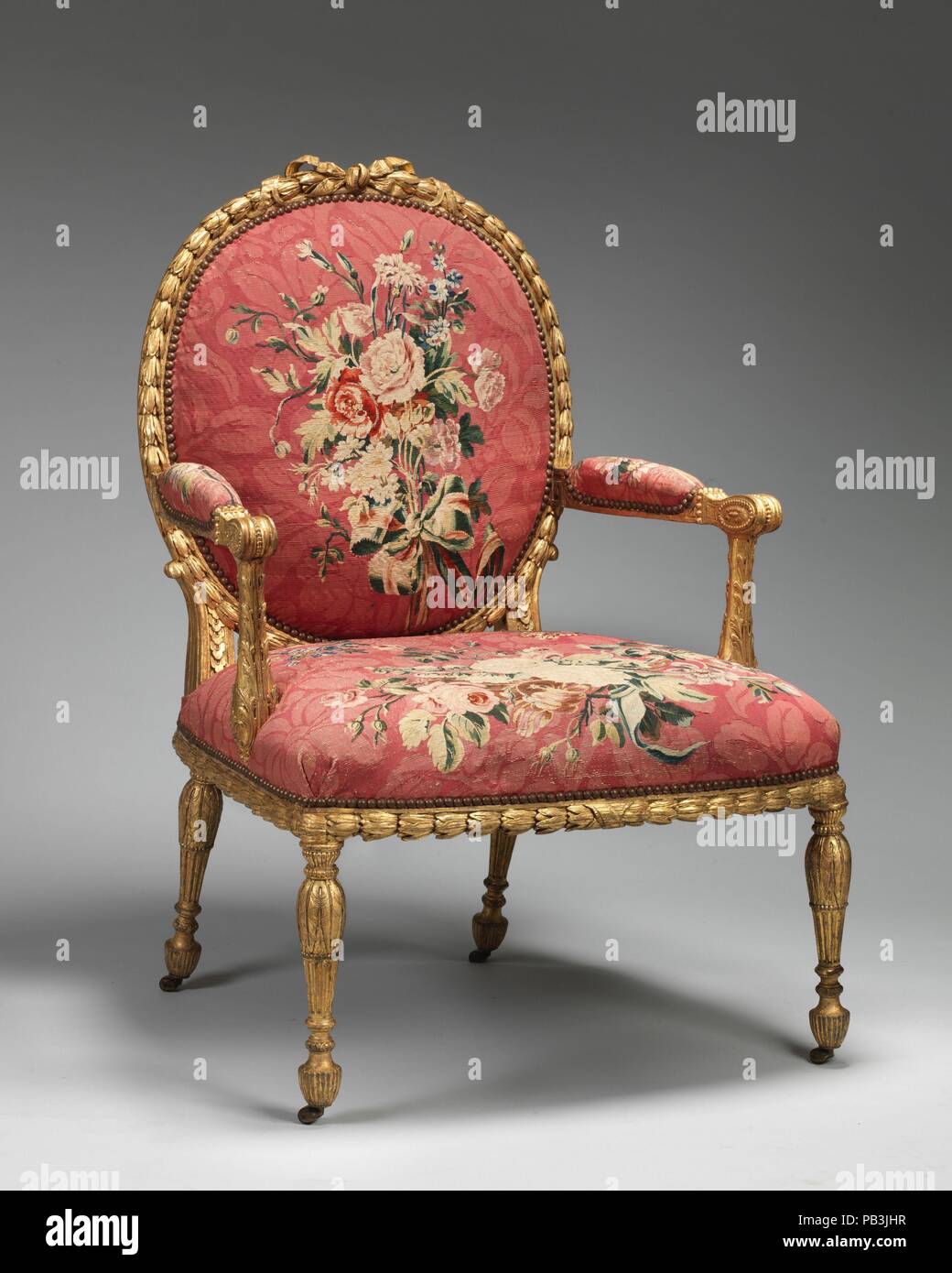 Poltrona (uno di una serie di sei). Cultura: britannico e francese. Designer: Arazzo disegnato da Maurice Jacques (Francese, 1712-1784). Dimensioni: 41 1/2 × 28 1/2 × 27 a. (105,4 × 72,4 × 68,6 cm). Factory: intrecciarsi di fabbricazione Nationale des Gobelins (francese, stabilito 1662). Maker: Workshop di Jacques Neilson (Francese, 1714-1788); John Mayhew (British, 1736-1811); e William Ince (British, active ca. 1758/59-1794, morto 1804). Patrono: commissionato per George William Coventry, 6° Conte di Coventry (Croome corte, Worcestershire, Inghilterra). Data: 1769-71. Museo: Metropolitan Museum of Art, N Foto Stock