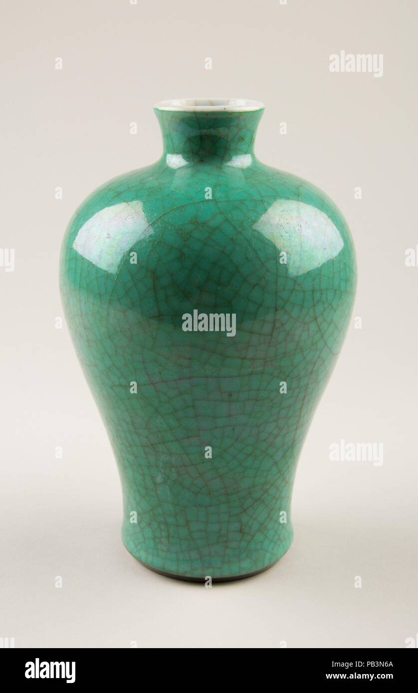 Vaso. Cultura: la Cina. Dimensioni: H. 8. (20,3 cm). Museo: Metropolitan Museum of Art di New York, Stati Uniti d'America. Foto Stock