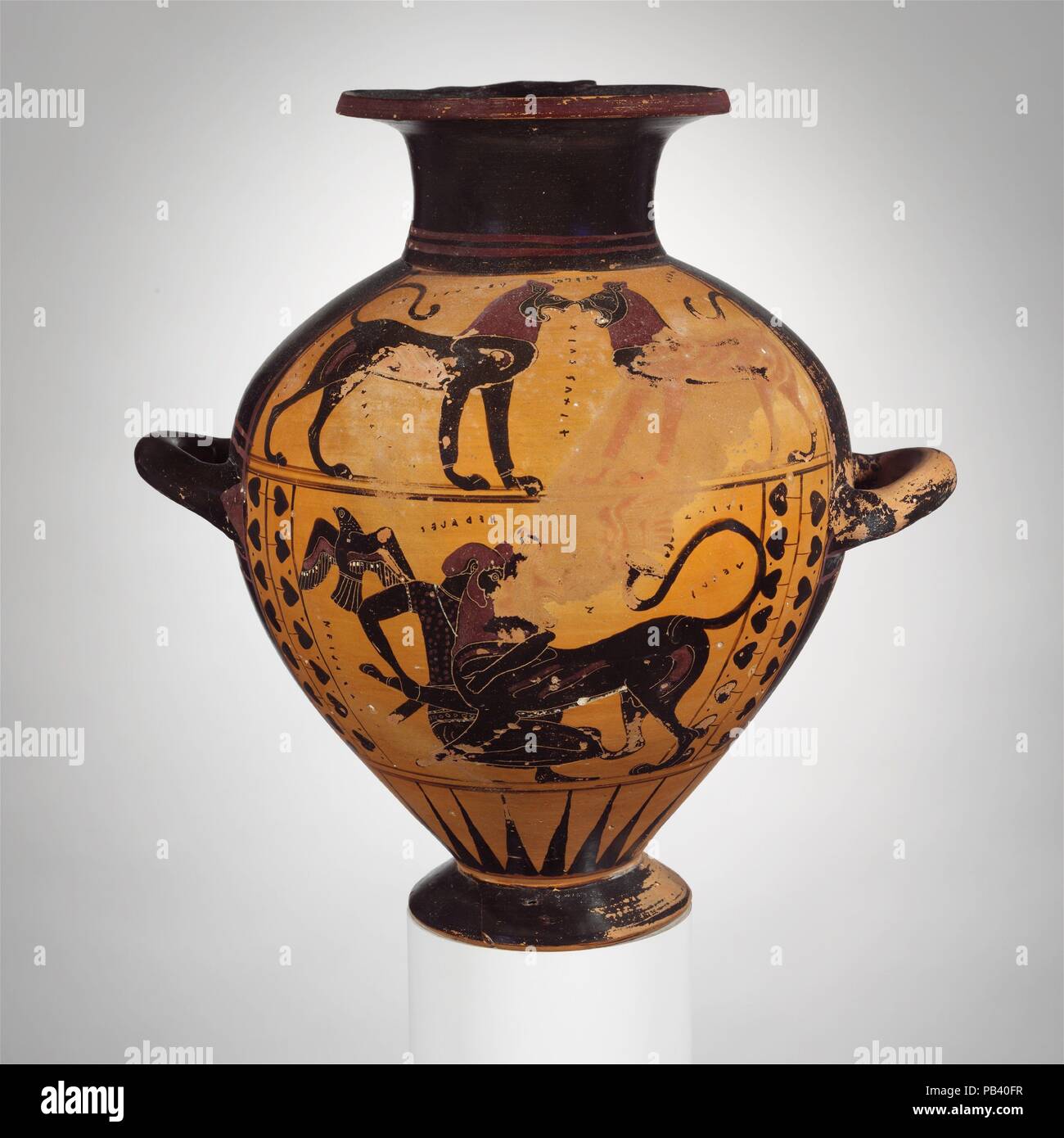 Hydria di terracotta (acqua jar). Cultura: greco, soffitta. Dimensioni: H. 13 3/4 in. (35 cm). Data: 2° trimestre del VI secolo A.C. Sul corpo, Eracle e il leone nemeo. Sulla spalla, i Lions. La forma del hydria, come il collo-anfora, tendevano verso la rotondità durante il secondo trimestre del sesto secolo a.c. Museo: Metropolitan Museum of Art di New York, Stati Uniti d'America. Foto Stock