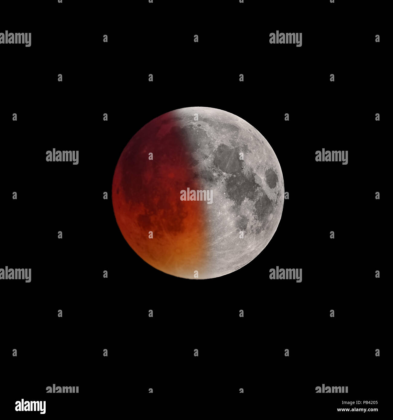 Inizio del Super sanguinosa luna piena eclipse Foto Stock