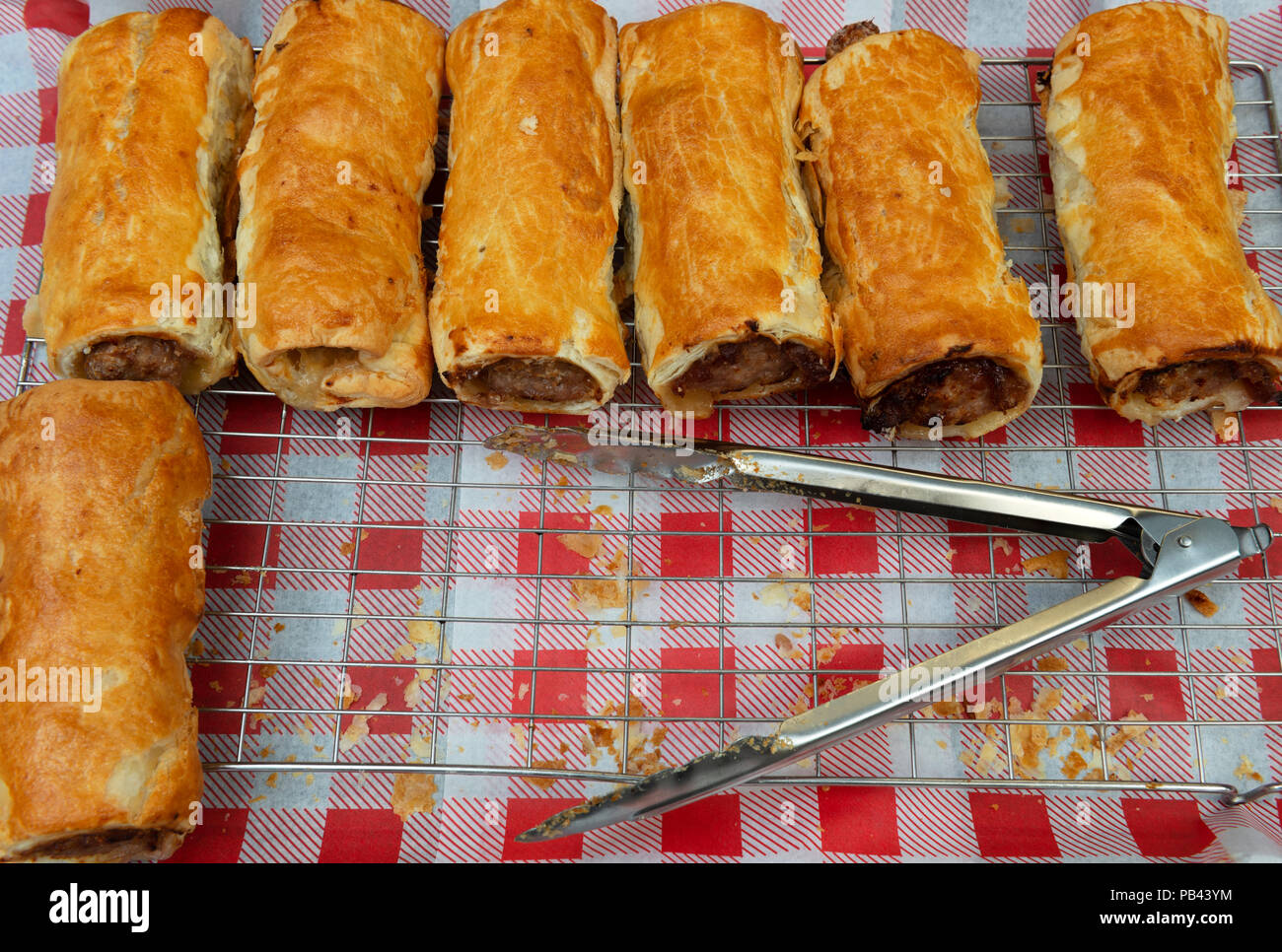 Salsiccia casalinga rotoli Foto Stock