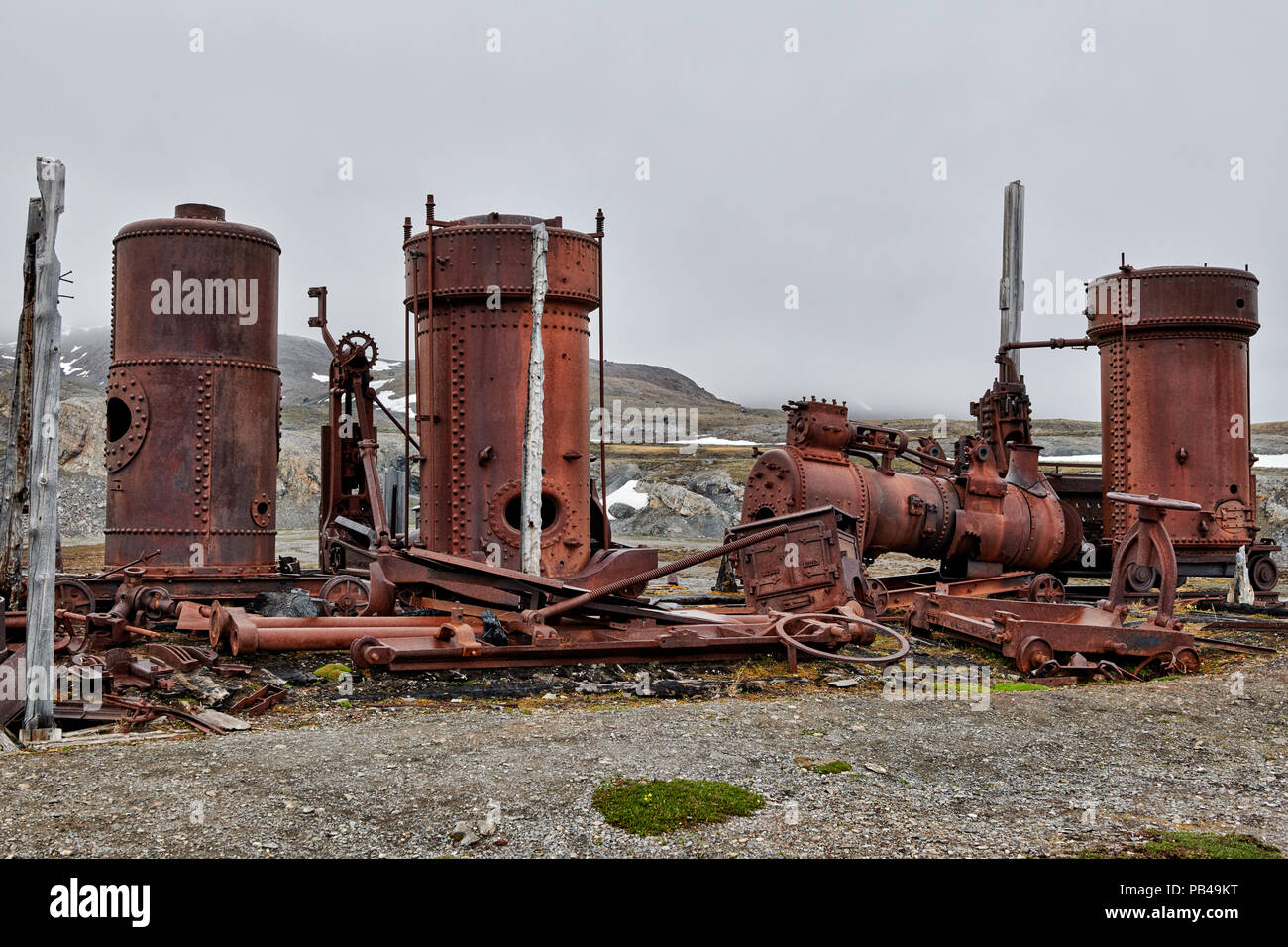 Resti di New London cava di marmo, Camp Mansfield, a Ny Ålesund, Kongsfjord, Svalbard o Spitsbergen, Europa Foto Stock