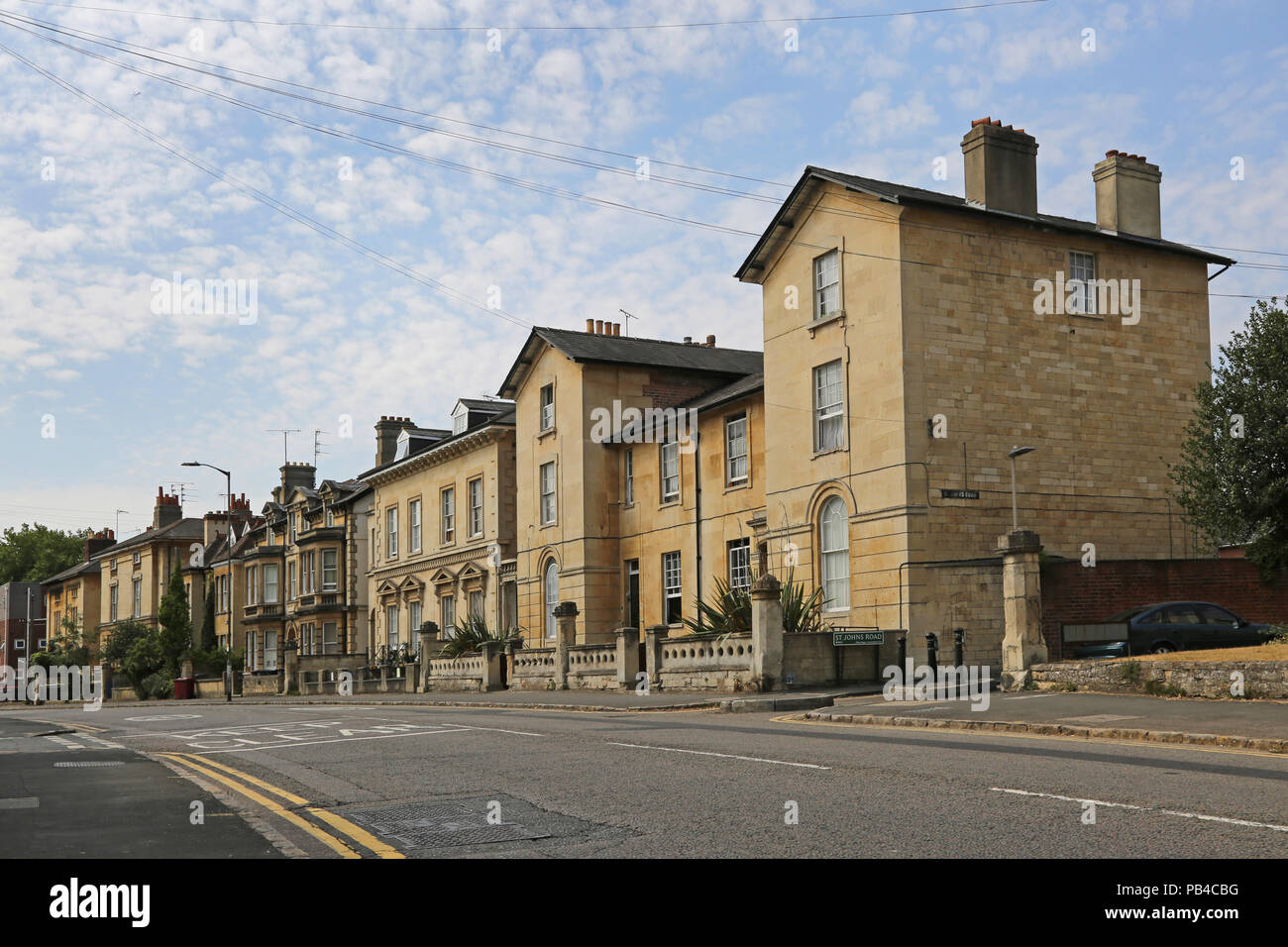 Case in stile vittoriano su Eldon RoadReading in Eldon Road area di conservazione in Reading, Berkshire, Regno Unito. Foto Stock