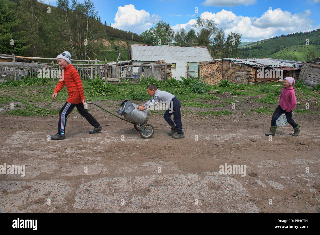 La vita nelle aree rurali Jyrgalan Valley, Kirghizistan Foto Stock