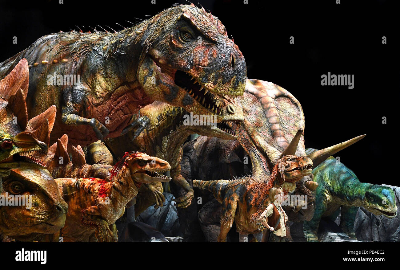 Dinosaurs tv series immagini e fotografie stock ad alta risoluzione - Alamy