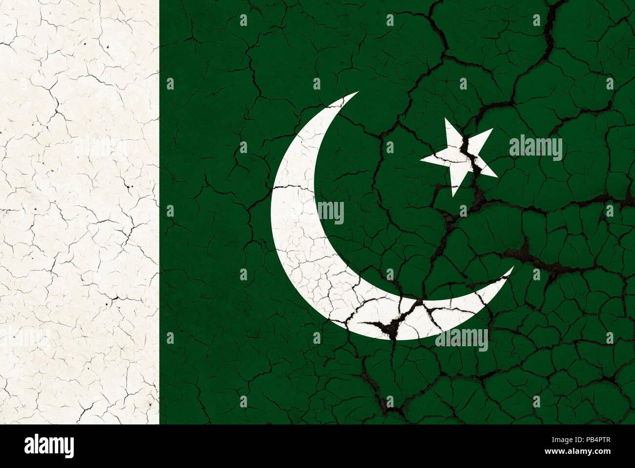 Un incrinato e fragile bandiera pakistana Foto Stock