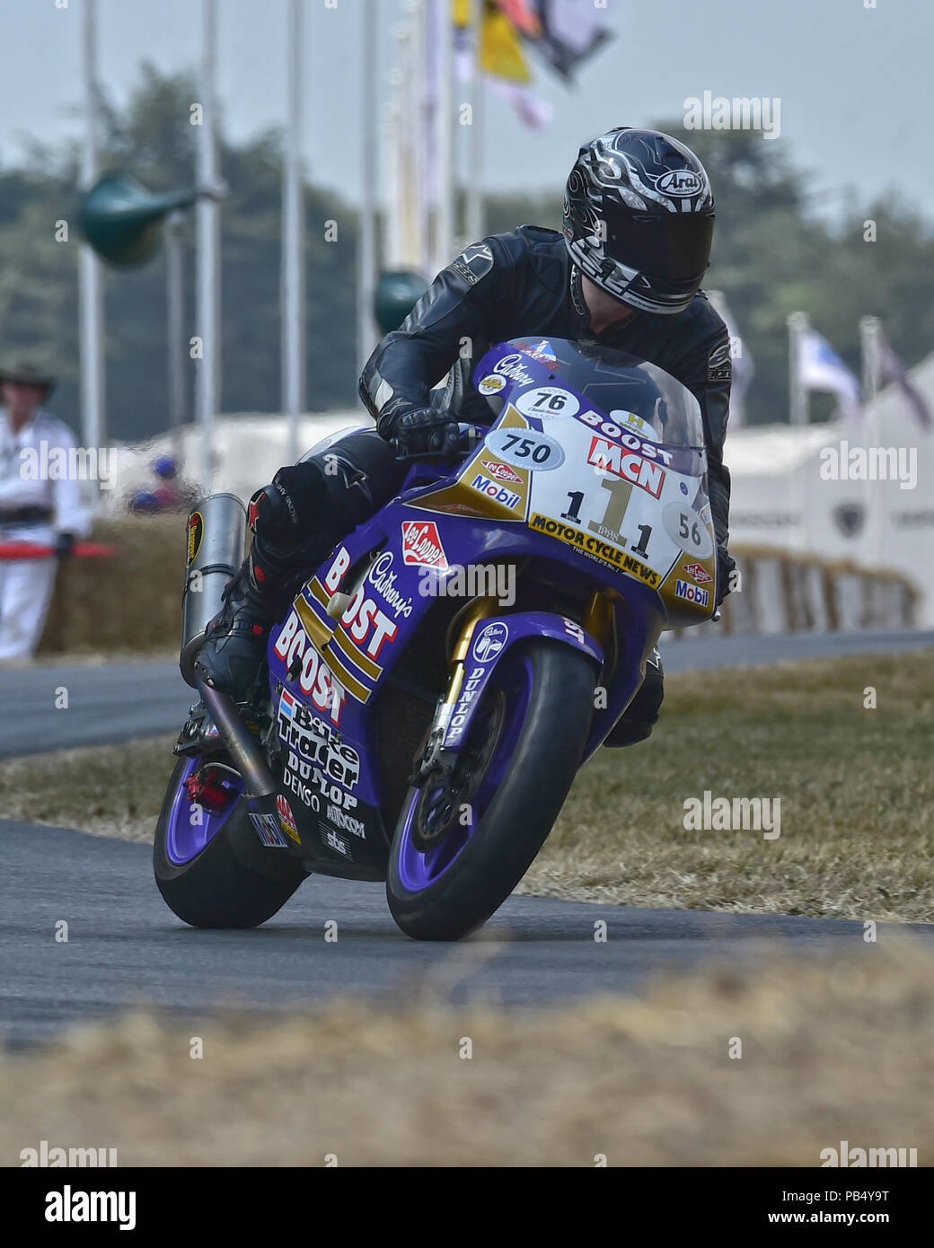 Bernard Girardot-Miglierina, Yamaha YZF750, trenta anni di Superbike, Goodwood Festival della velocità, il Giubileo d'argento, Goodwood, luglio 2018, West Suss Foto Stock