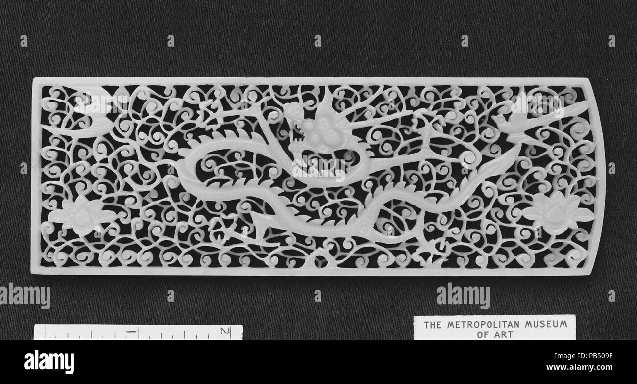 La cinghia della placca. Cultura: la Cina. Dimensioni: H. 2 1/8 in. (5.4 cm); W. 5 3/16 in. (13,2 cm); D. 1/4 in. (0,7 cm). Data: XVI secolo. Museo: Metropolitan Museum of Art di New York, Stati Uniti d'America. Foto Stock