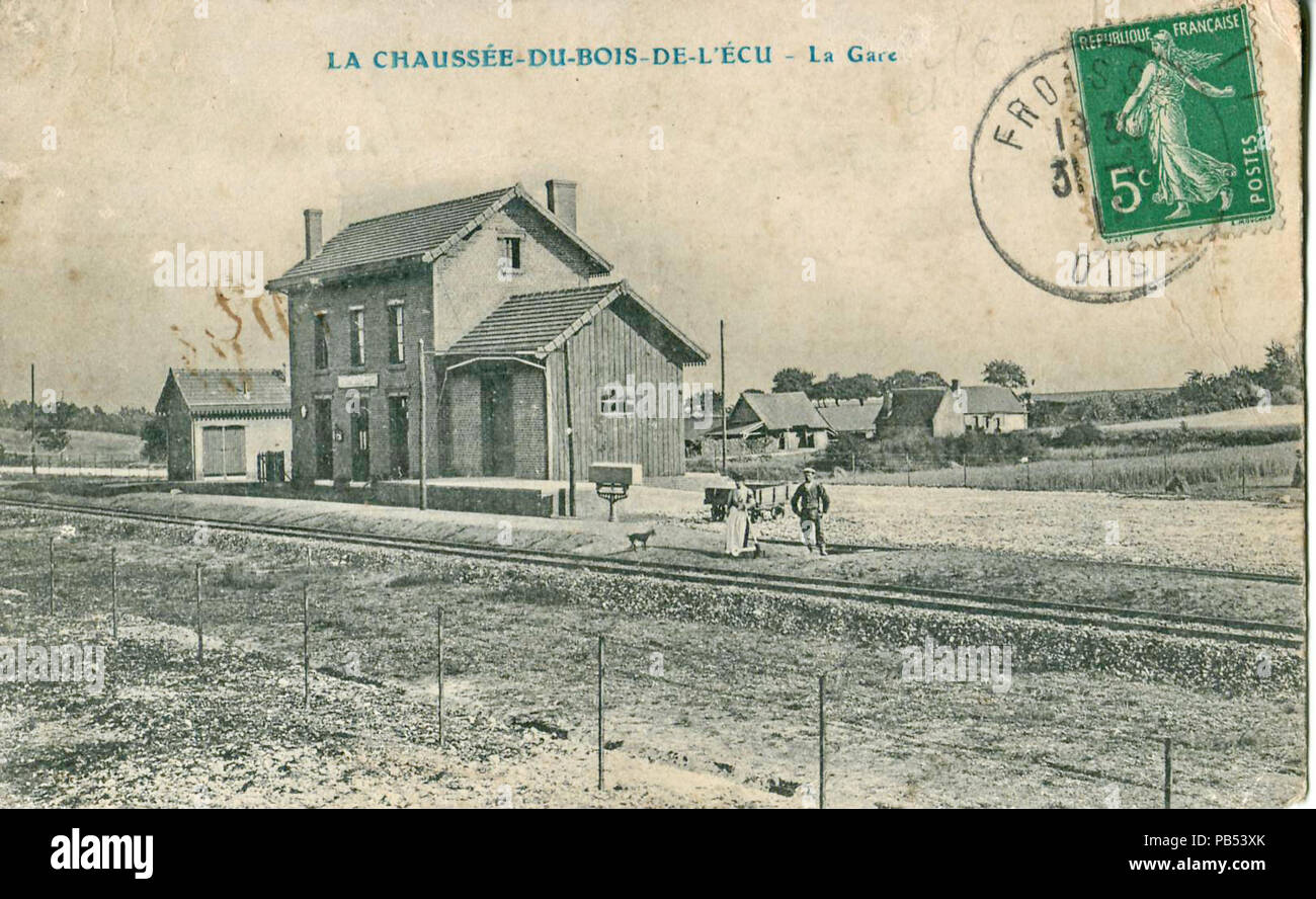 . Français : Carte postale ancienne, sans parlare d'éditeur : LA CHAUSSEE DU BOIS DE L'ECU : La Gare. Ligne Estrées-Saint-Denis - Froissy - Crèvecoeur-le-Grand . prima del 1 dicembre 1912 800 INCONNU - LA CHAUSSEE-DU-Bois-de-L'ECU - La gare Foto Stock