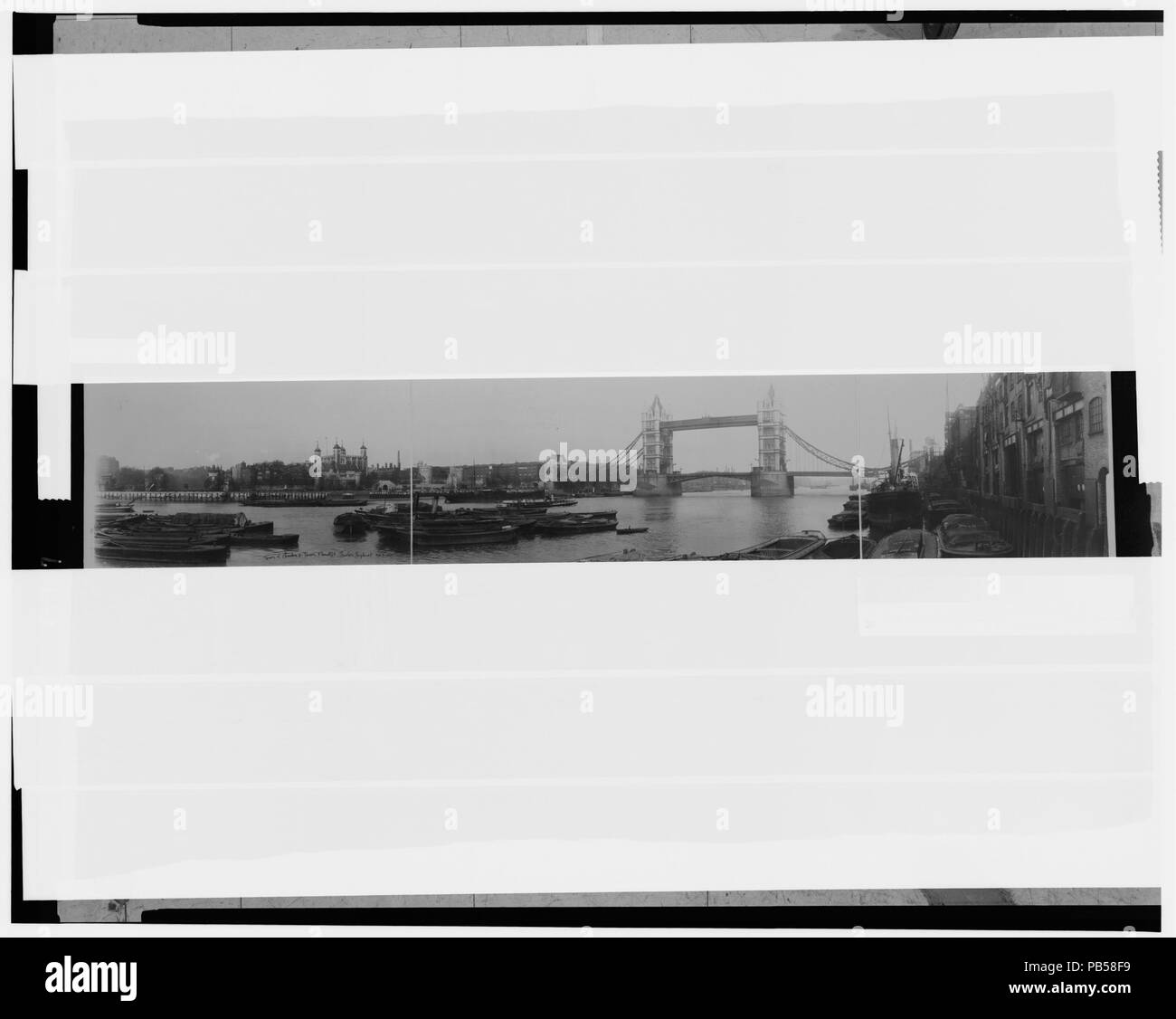 1167 Vista panoramica della Torre di Londra e al ponte LCCN2007663152 Foto Stock