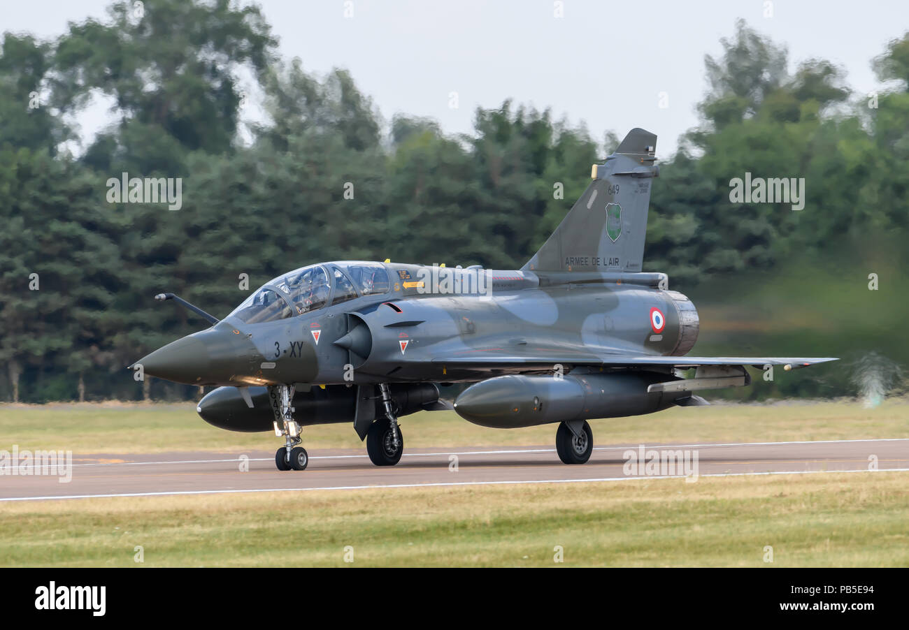 Francese Air Force Mirage 2000 effettuando al Royal International Air Tattoo Foto Stock
