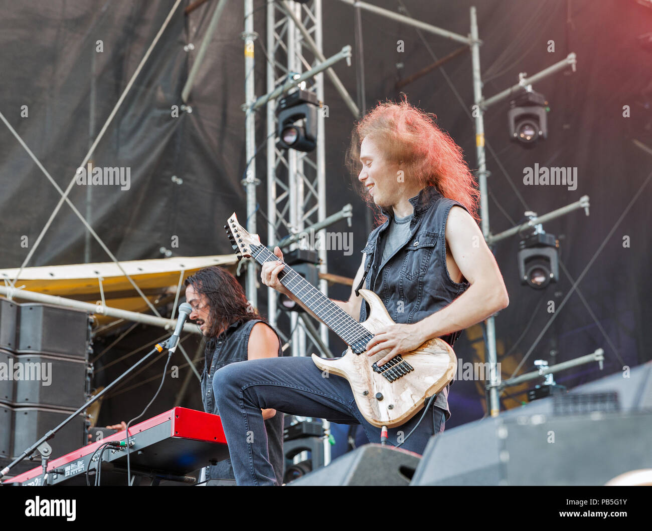 KIEV, UCRAINA - Luglio 05, 2018: Francese di metal estremo rock band tradire i martiri e suona la chitarra ritmica Baptiste Vigier esegue dal vivo presso la Atlas abbiamo Foto Stock